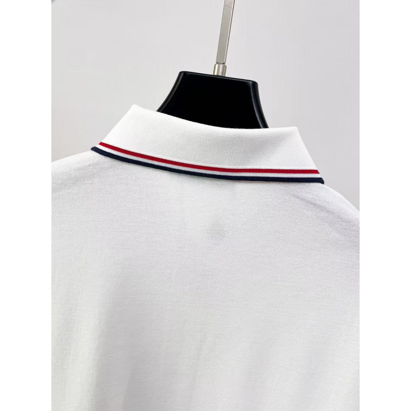 <p>MONCLER 贴片长袖Polo衫(白)</p>