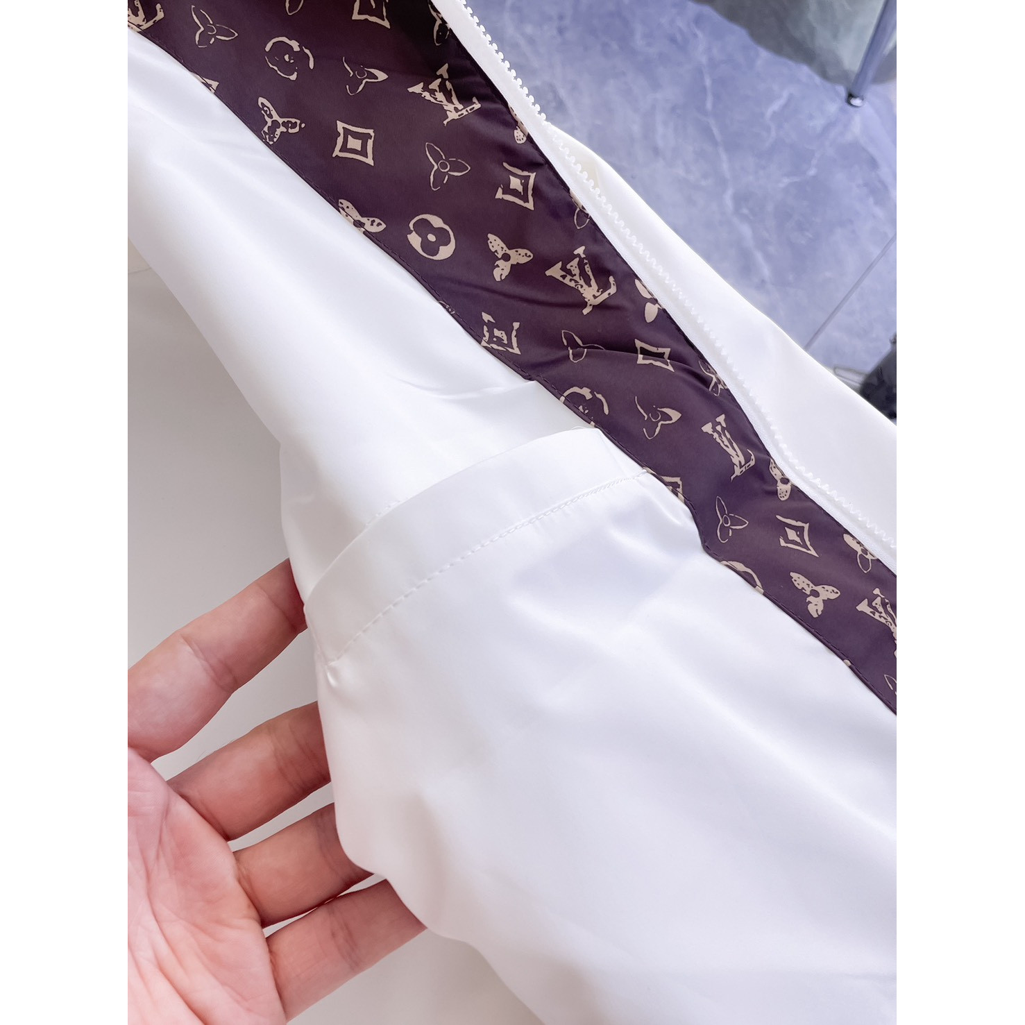 <p>LV 男士夹克外套(白)</p>