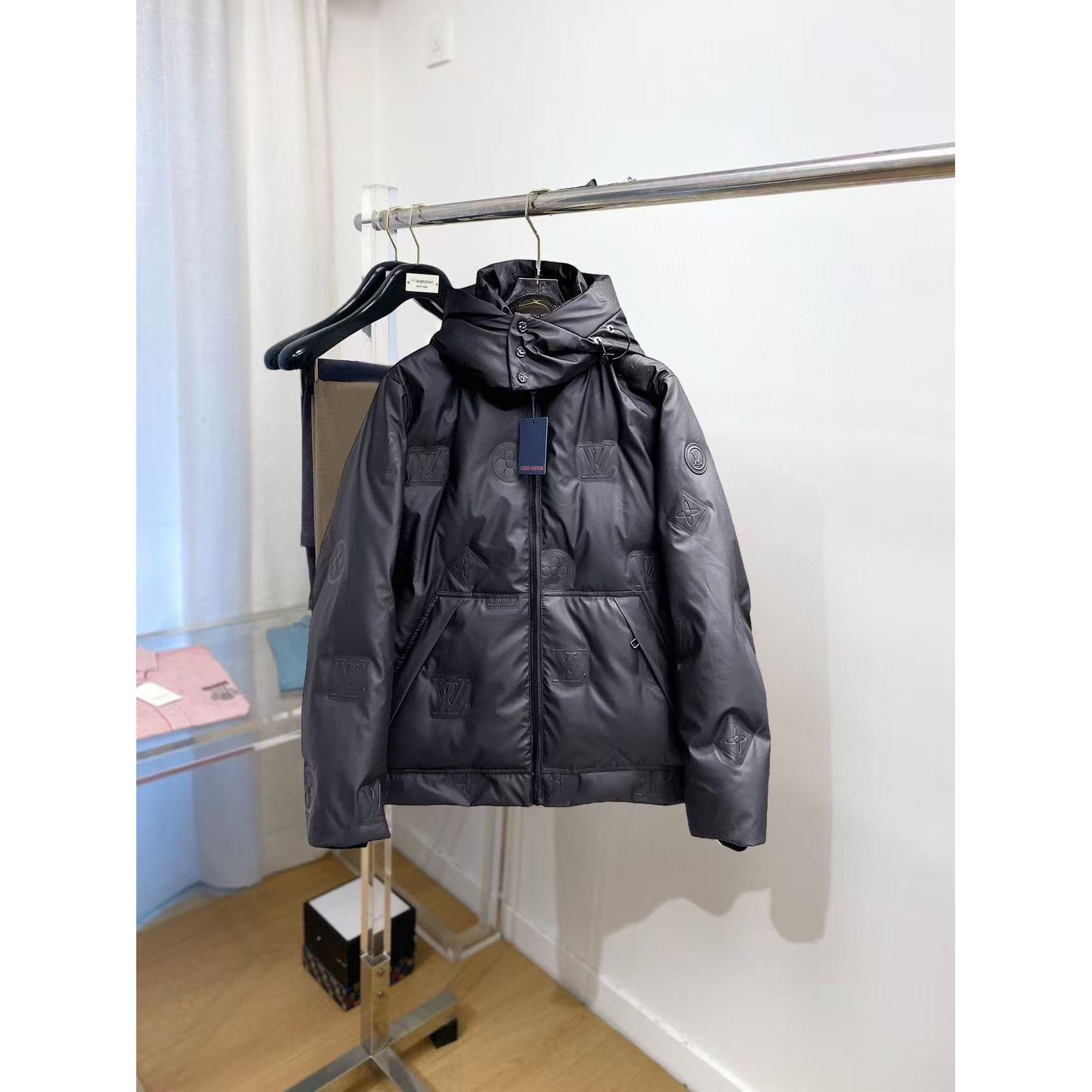 <p>LV 秋冬新款羽绒服(黑)</p>