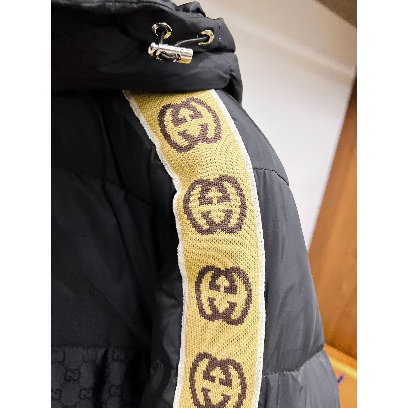 <p>GUCCI 秋冬新款羽绒服(黑)&nbsp;</p>