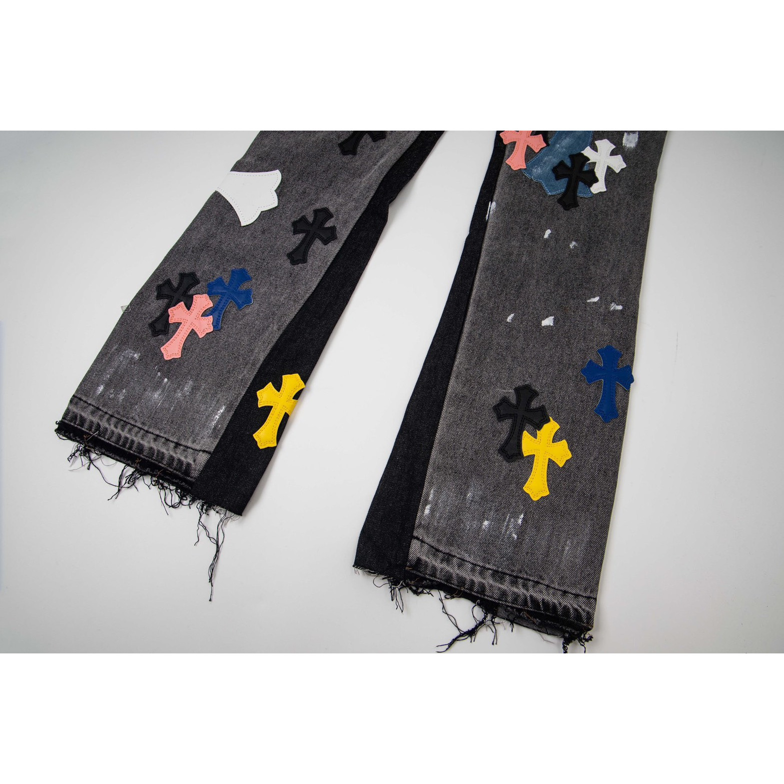 <p>CHROME HEARTS 蓝黄黑白多色拼接水洗牛仔裤(1788)</p>