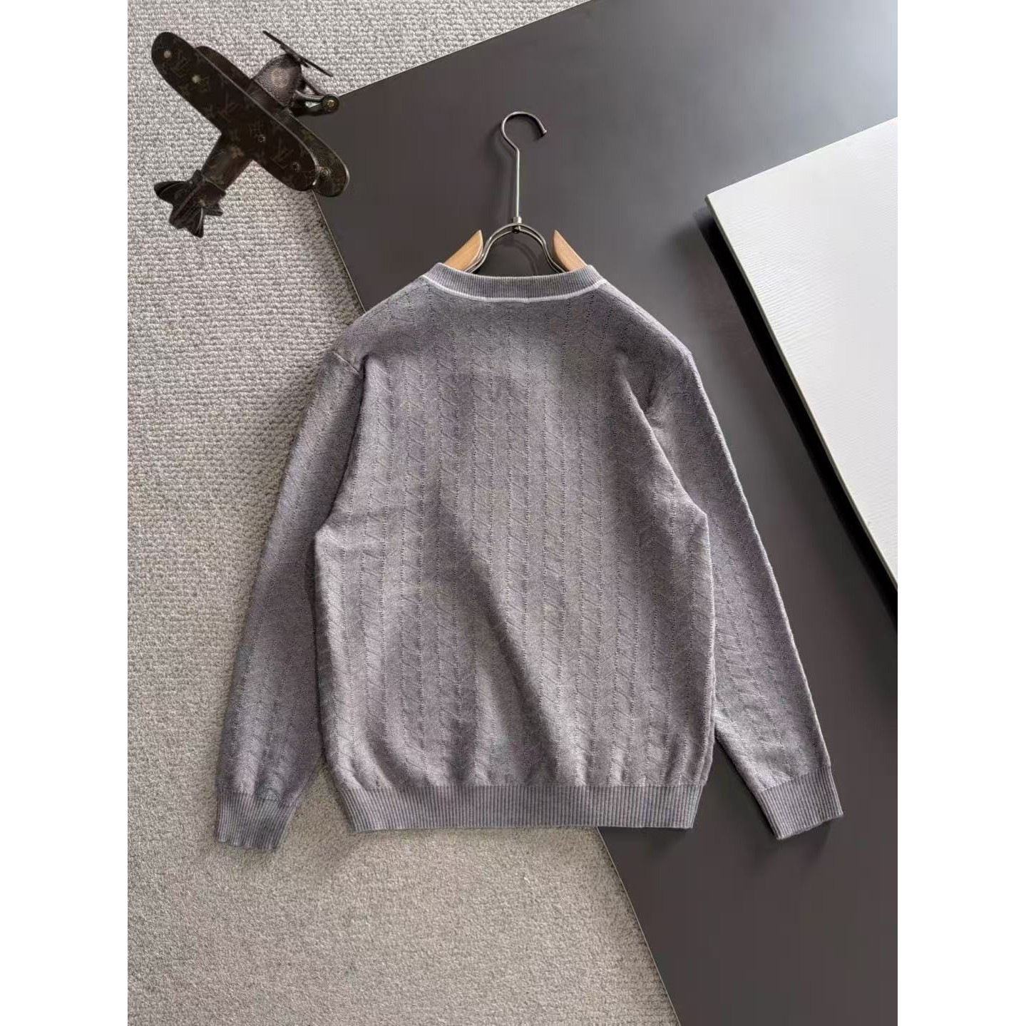 <p>MONCLER 秋冬官网最新毛衣(灰)</p>