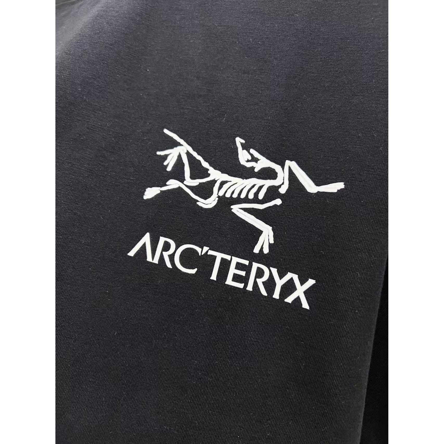 <p>Arc'teryx 短袖圆领T恤(黑)</p>