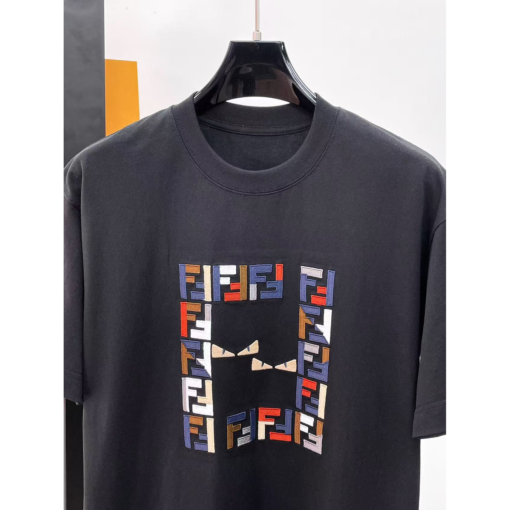 <p>FENDI 专柜新款短袖T恤(黑)</p>
