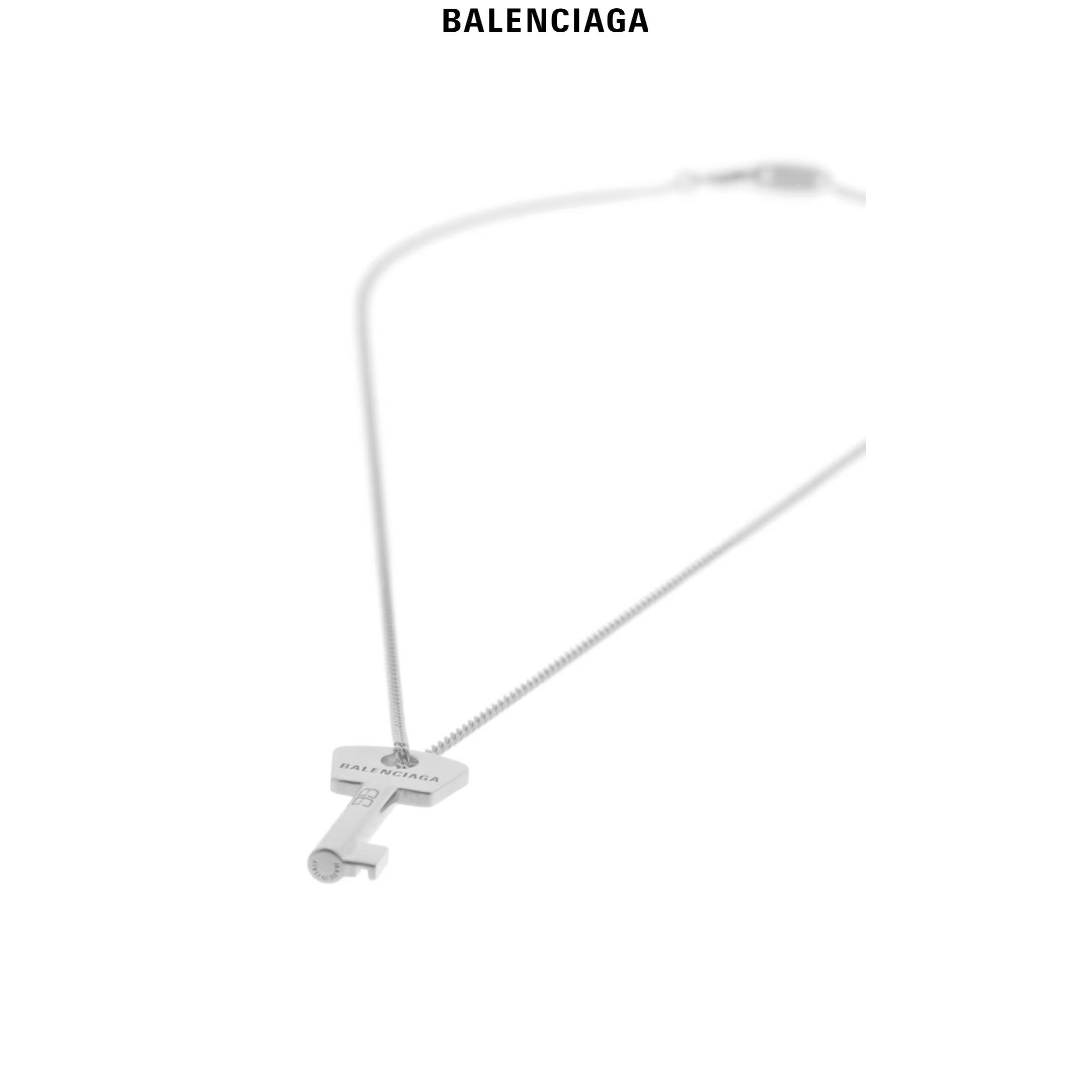 <p>Balenciaga 项链</p>