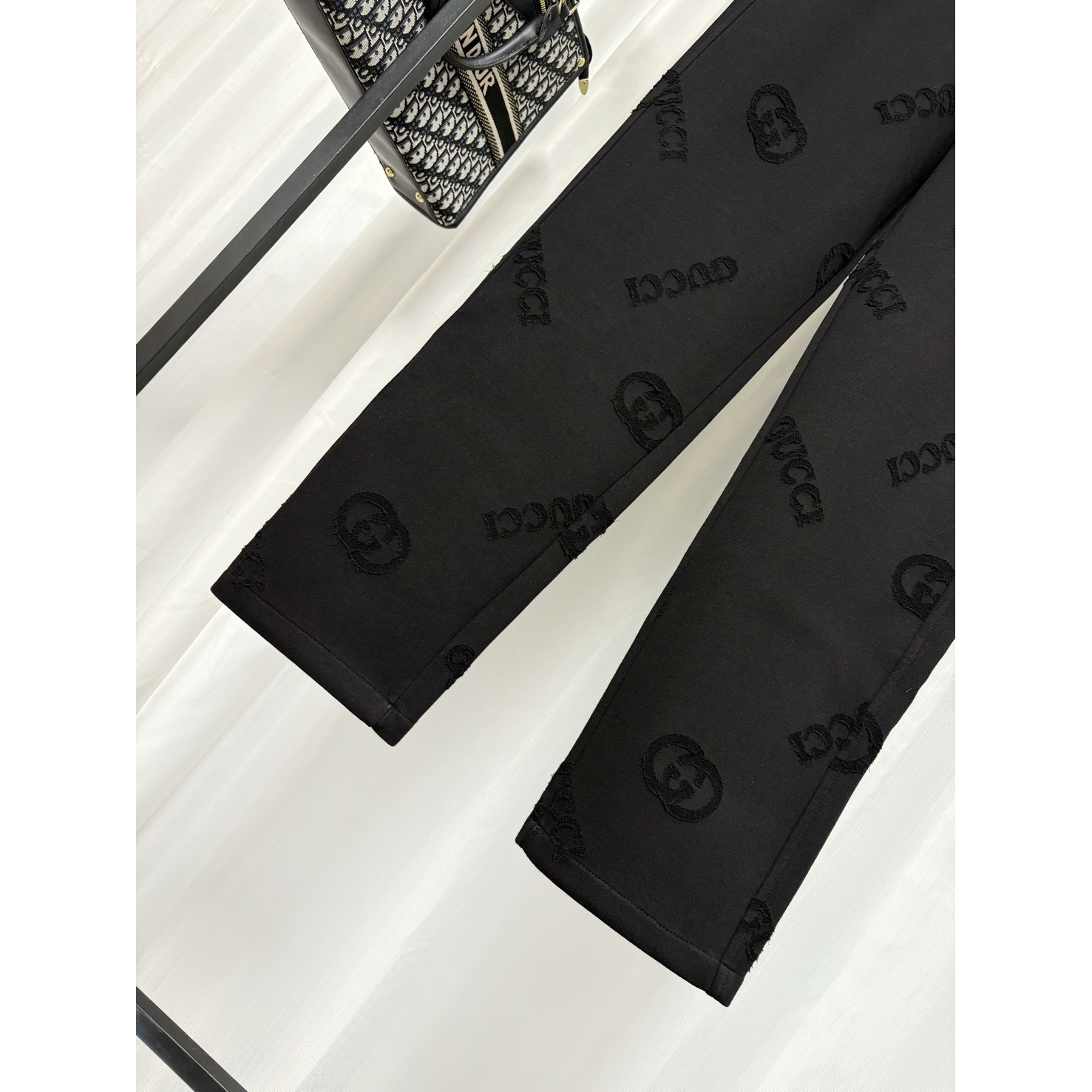 <p>Gucci 烧花工艺休闲长裤(黑)</p>