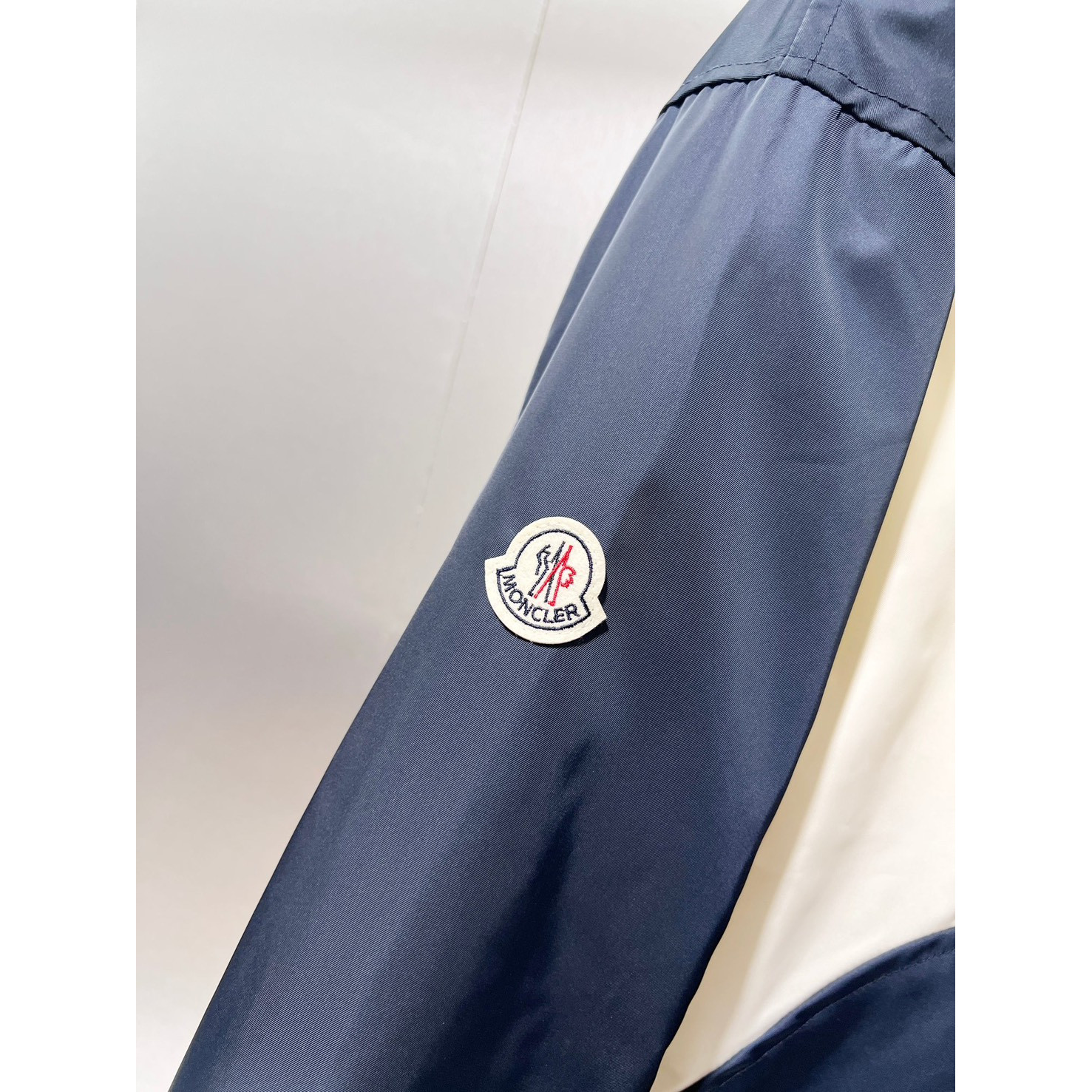 <p>MONCLER&nbsp;夹克外套</p>