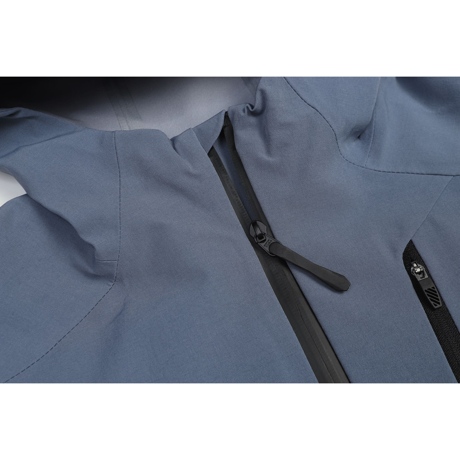 <p>Kolon Sport OT单拉链连帽冲锋衣(藍)</p>