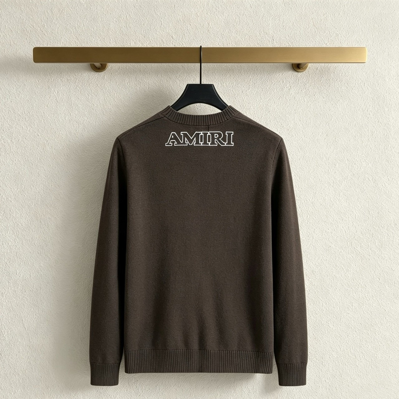 <p>AMIRI logo刺绣圆领套头毛衣(棕色)</p>