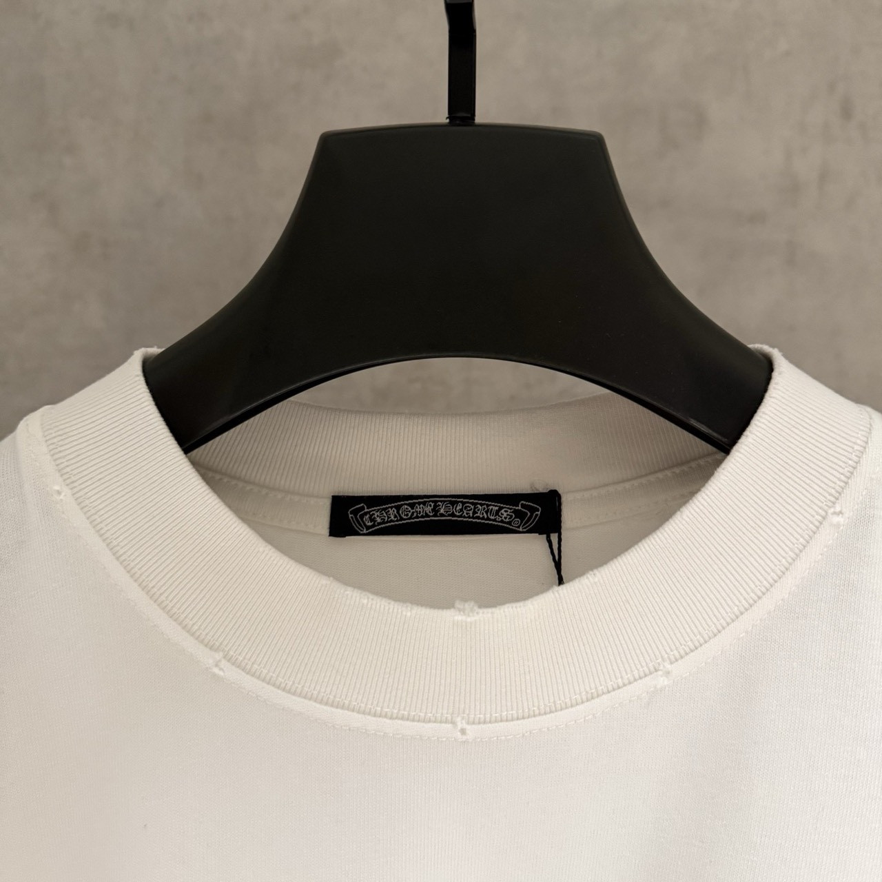 <p>CHROME HEARTS&nbsp;长袖T恤(白B21)</p>