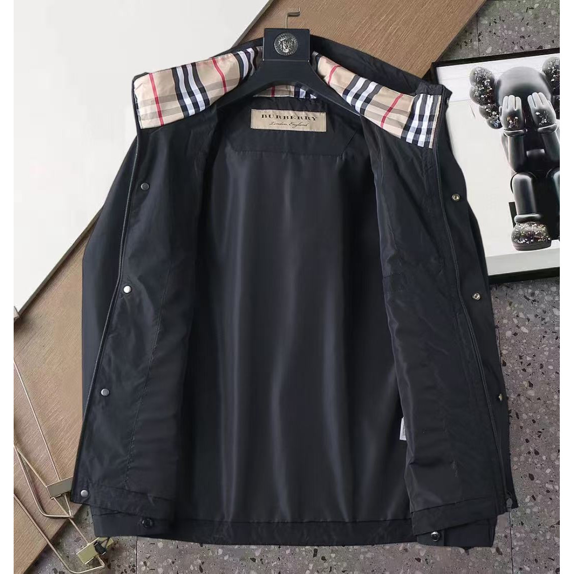 <p>BURBERRY 男士夹克外套(800823)</p>