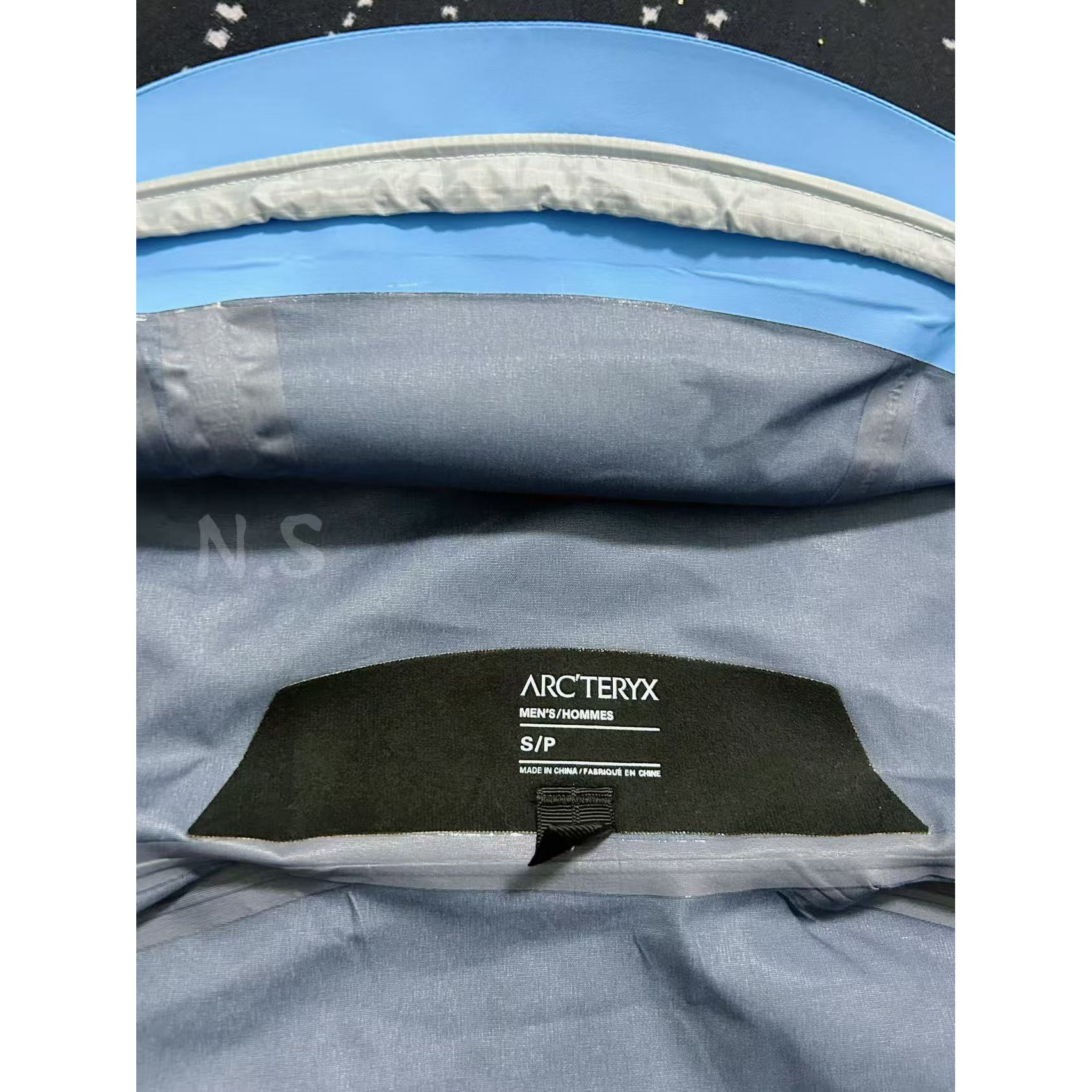 <p>Arc'teryx Beta系列 SL GORE-TEX 硬壳刺绣连帽防水防风透气冲锋衣 (惠斯勒蓝)</p>