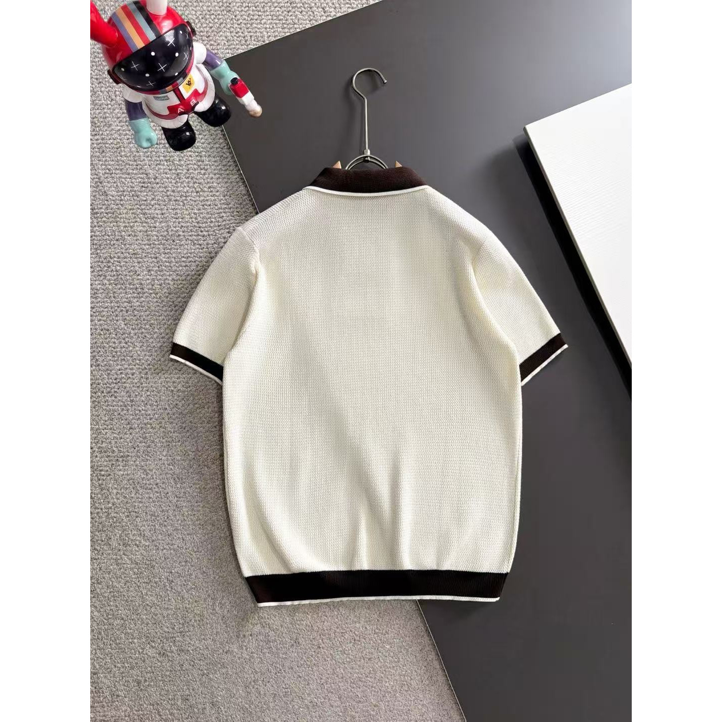 <p>Balenciaga 男款短袖T恤白色(786947)</p>