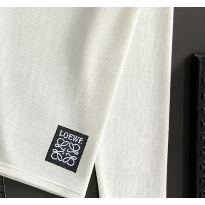 <p>Loewe 高品质男士卫衣(白)</p>