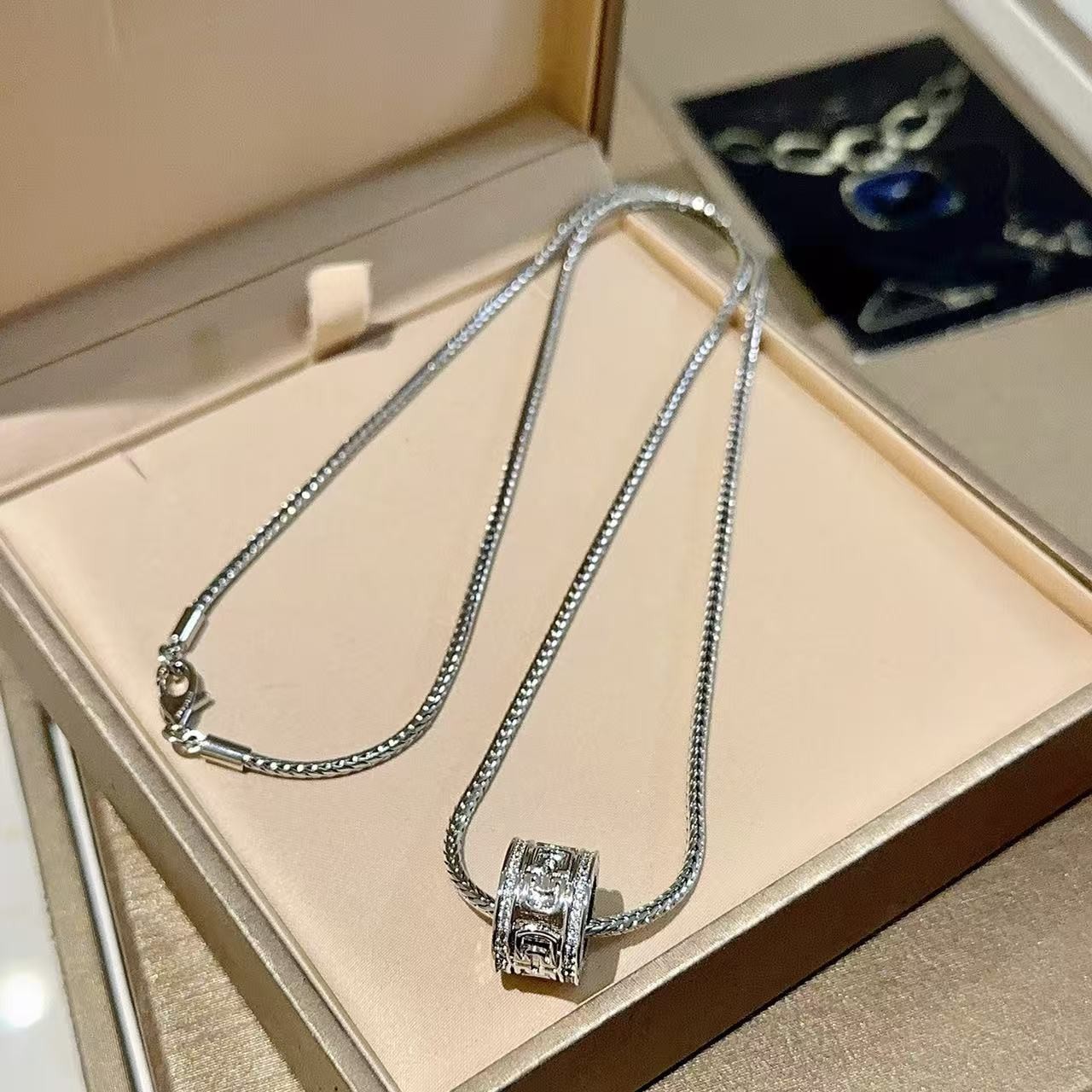 <p>BVLGARI&nbsp;项链</p>