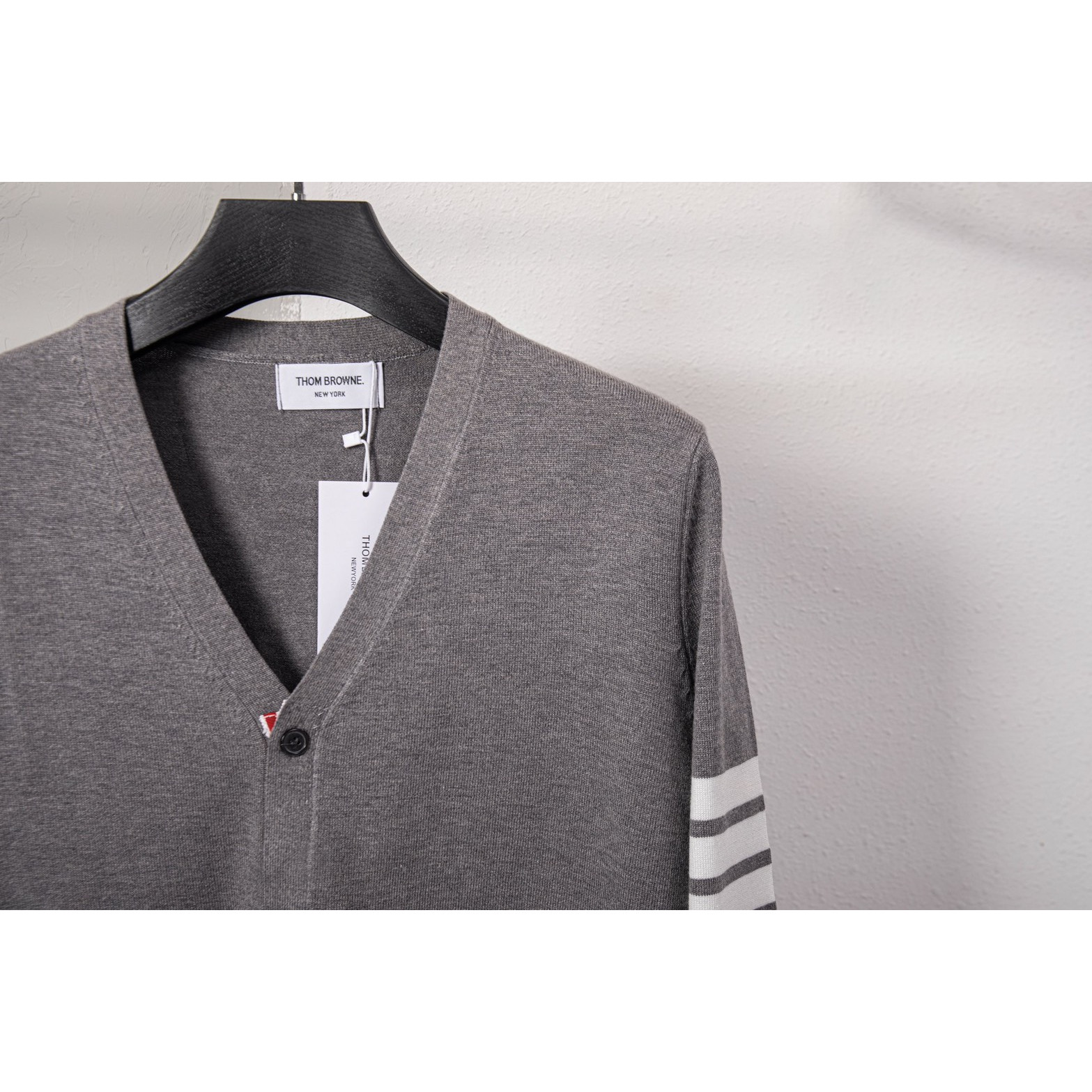 <p>Thom Browne&nbsp;针织开衫外套(花灰色DZ17)</p>