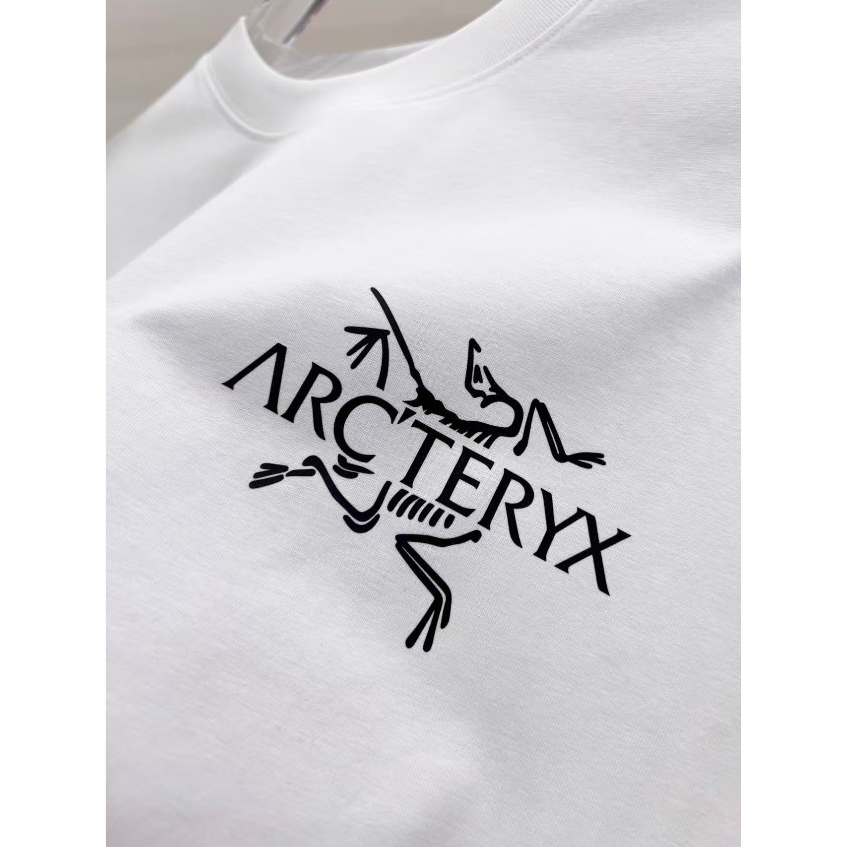 <p>Arc'teryx&nbsp;短袖圆领T恤(白)</p>