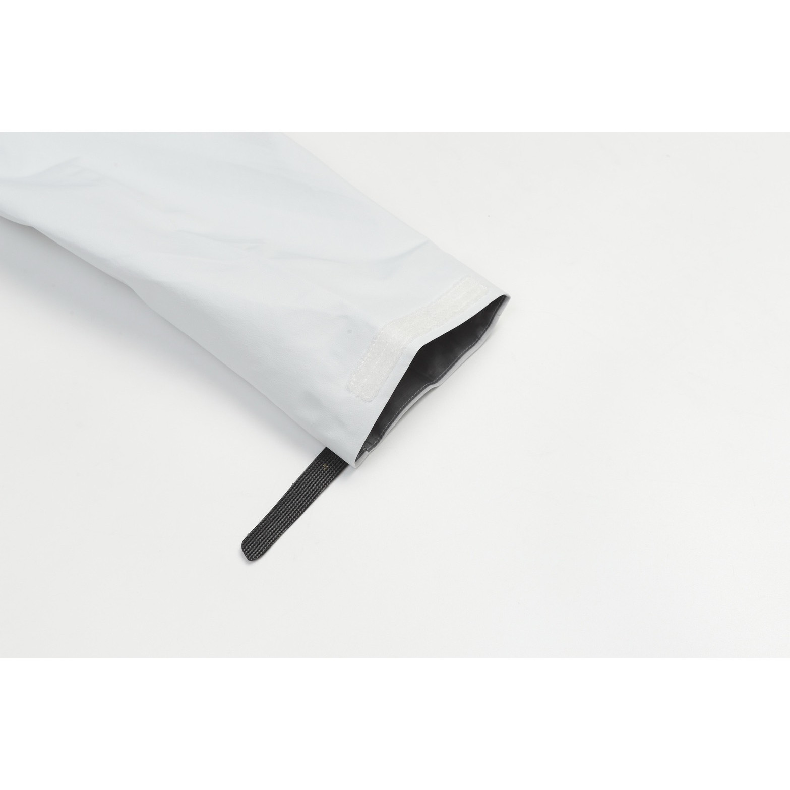 <p>Arc'teryx Bate SL 轻质透气连帽冲锋衣(白)</p>