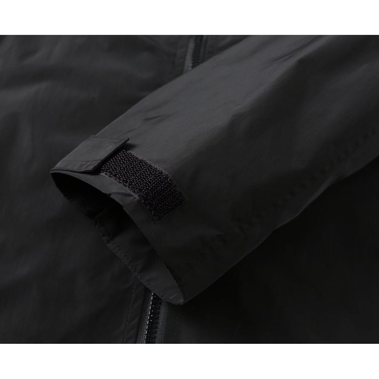 <p>BURBERRY 男士夹克外套(黑)</p>