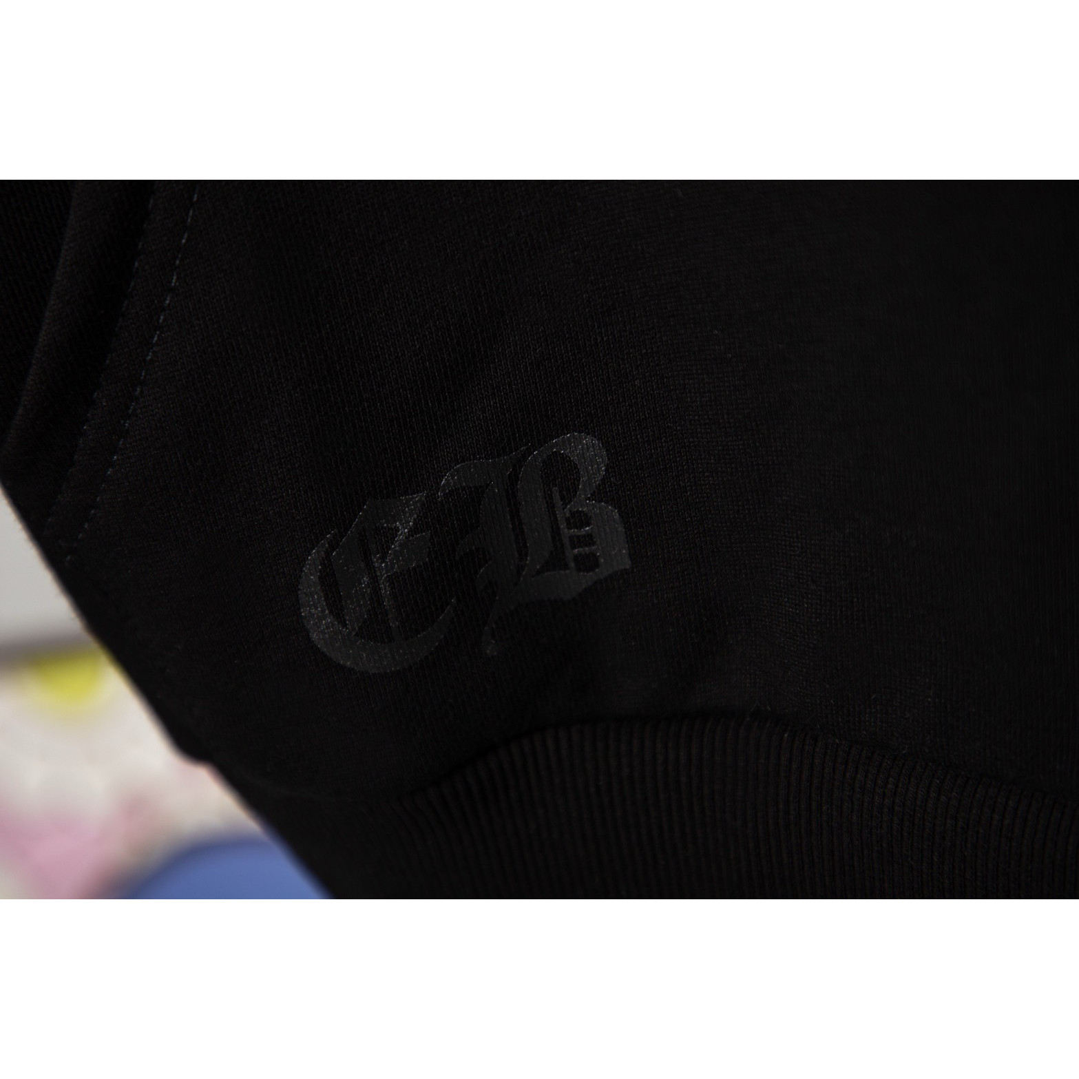 <p>CHROME HEARTS 梵文字母连帽外套(DZ82)(黑色)</p>