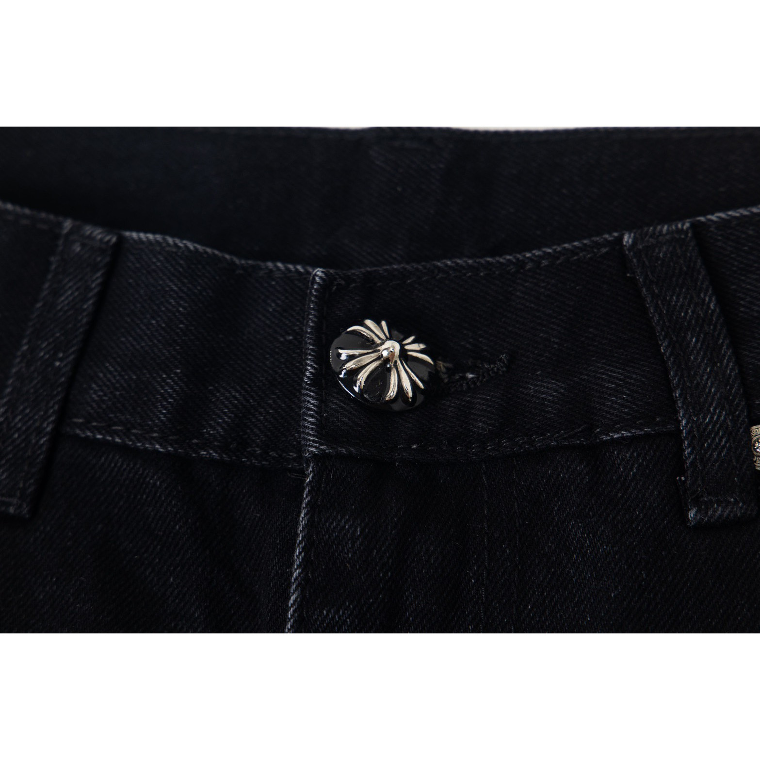 <p>CHROME HEARTS 黑色多皮元素细节满满水洗牛仔裤(1775#)</p>