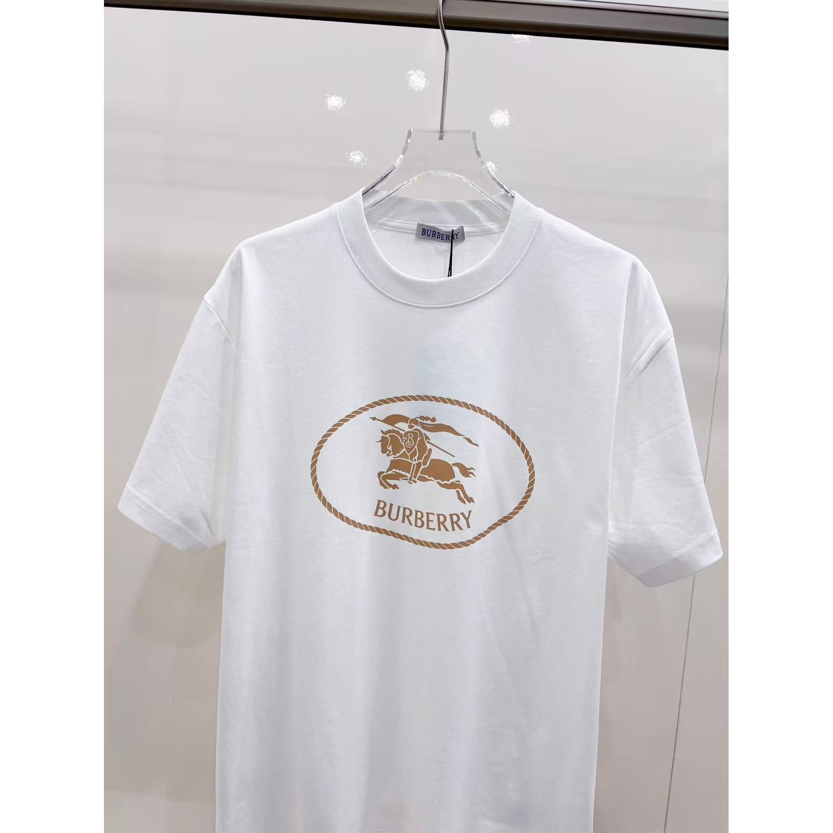 <p>BURBERRY 战马字母短袖t恤(白)&nbsp;</p>