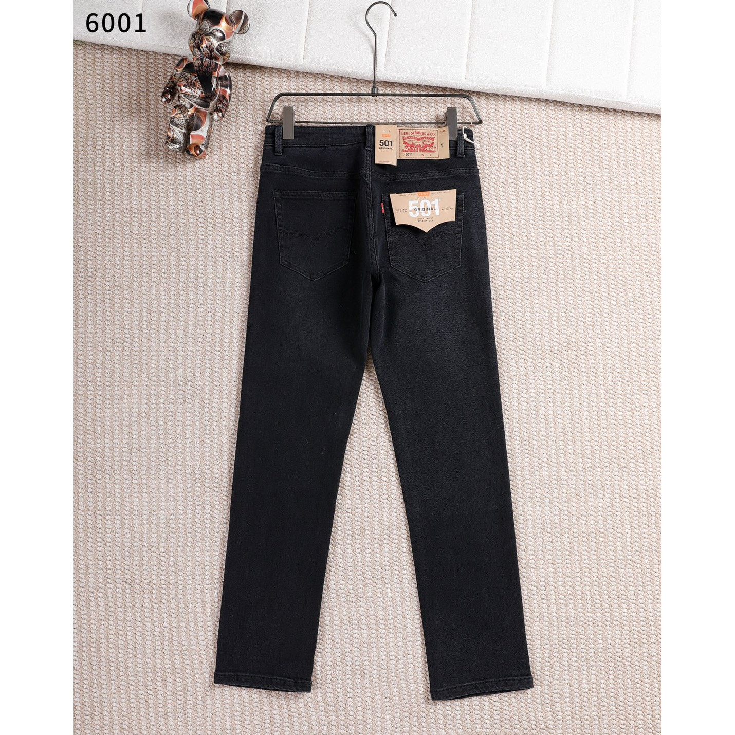 <p>&nbsp;Levi's 新款牛仔裤(6001)</p>