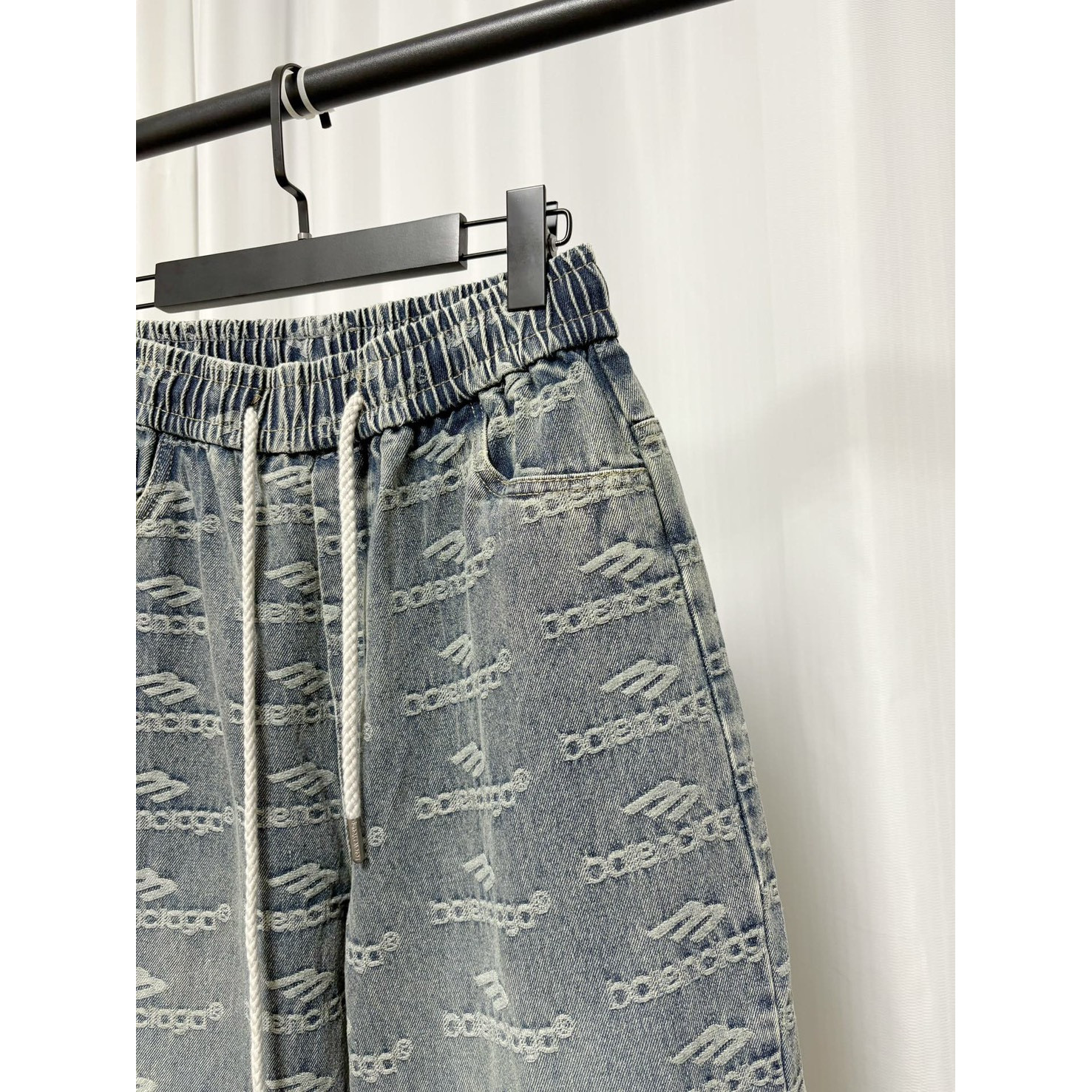 <p>Balenciaga 牛仔长裤</p>