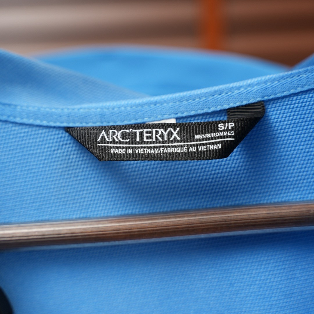 <p>ARC'TERYX 女款Hoody软壳连帽夹克(惠斯勒蓝)</p>