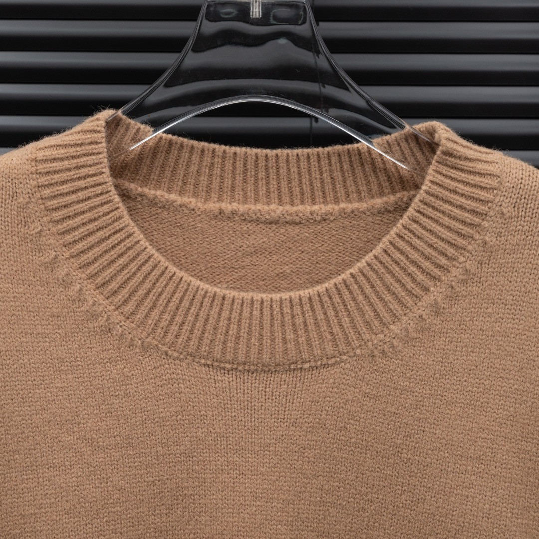 <p>BURBERRY&nbsp;战马 LOGO长袖毛衣</p>