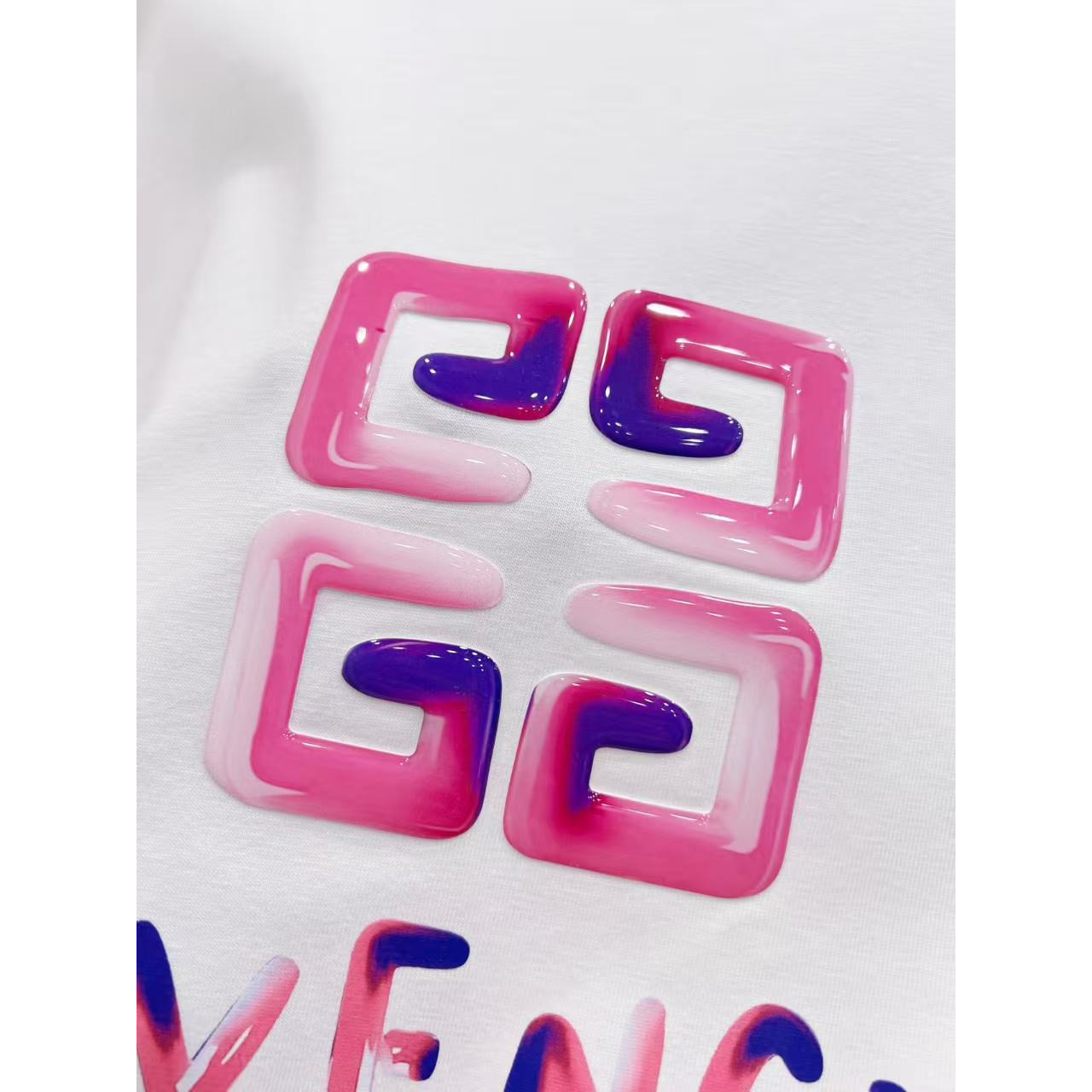 <p>Givenchy 美式潮牌渐变立体胶印圆领T恤(白)</p>