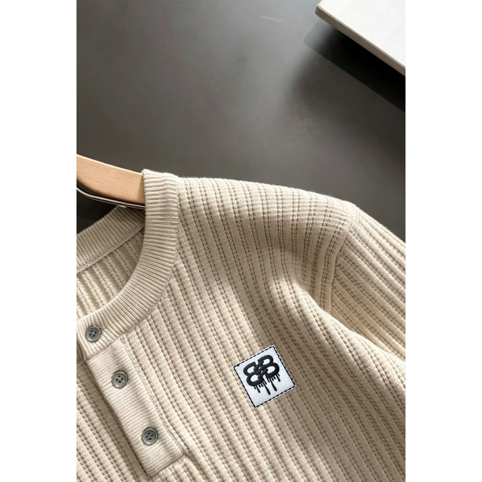 <p>Balenciaga&nbsp;高品质男士毛衣(杏)</p>