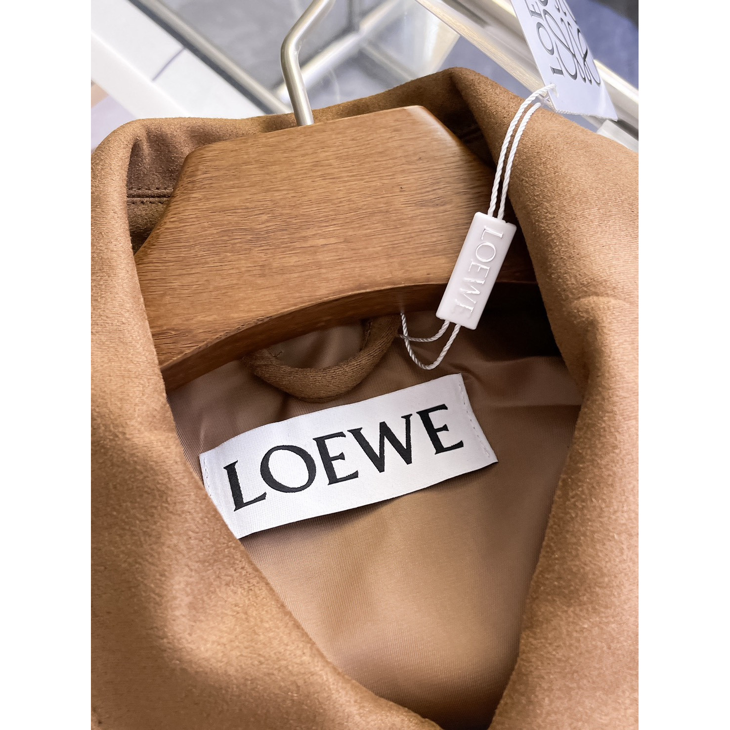 <p>LOEWE 男士夹克外套(棕)</p>