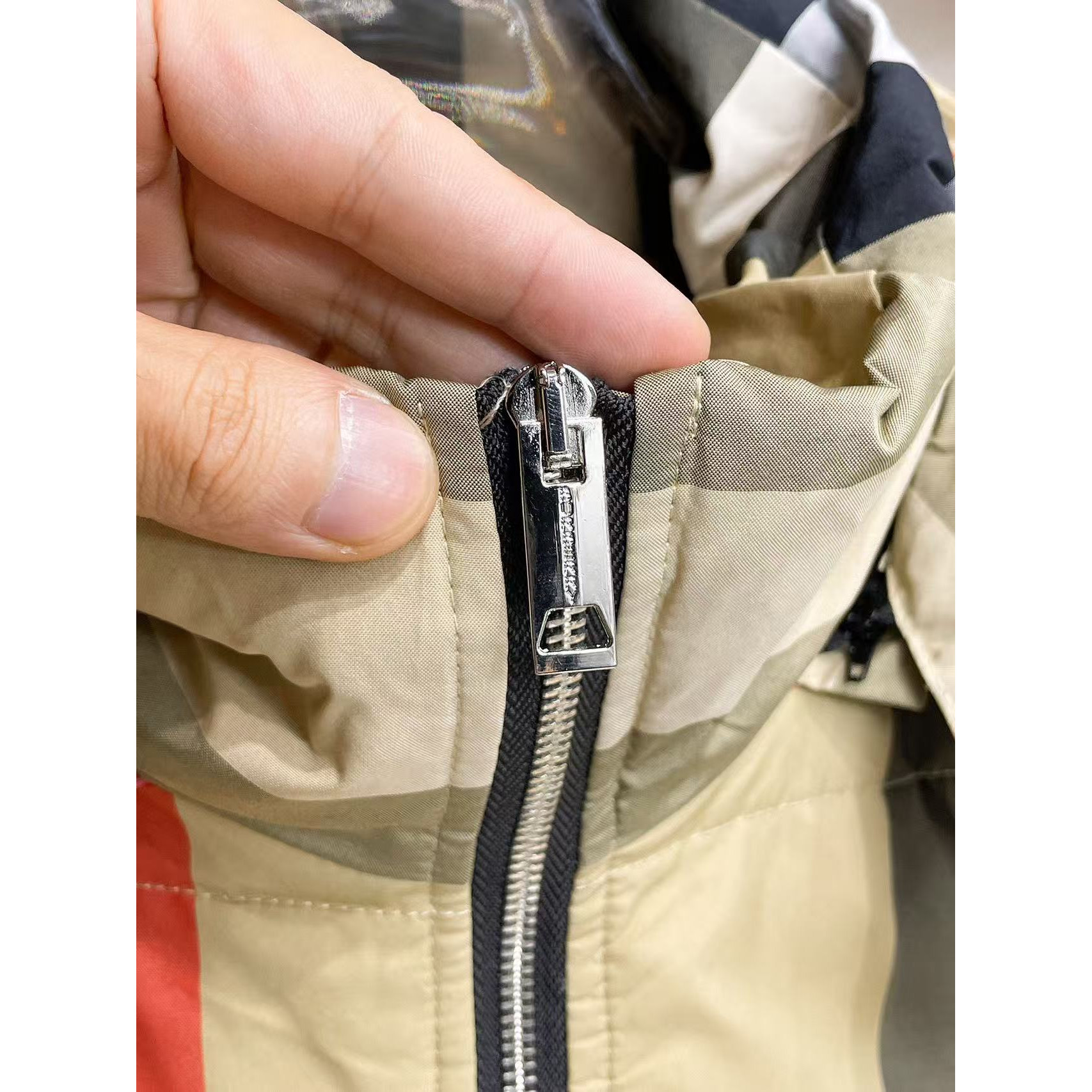 <p>BURBERRY 秋冬新款羽绒服(卡其)</p>