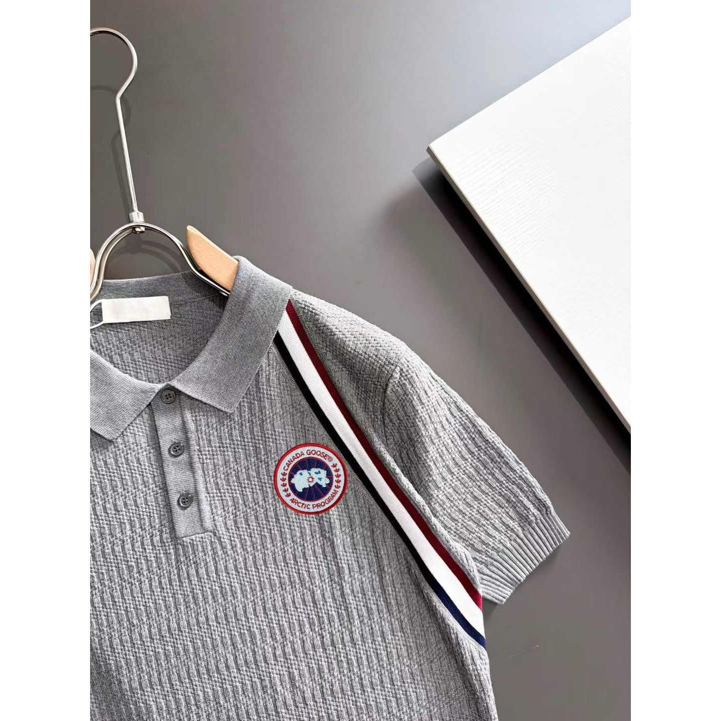 <p>Canada Goose 男款短袖T恤(786942)</p>
