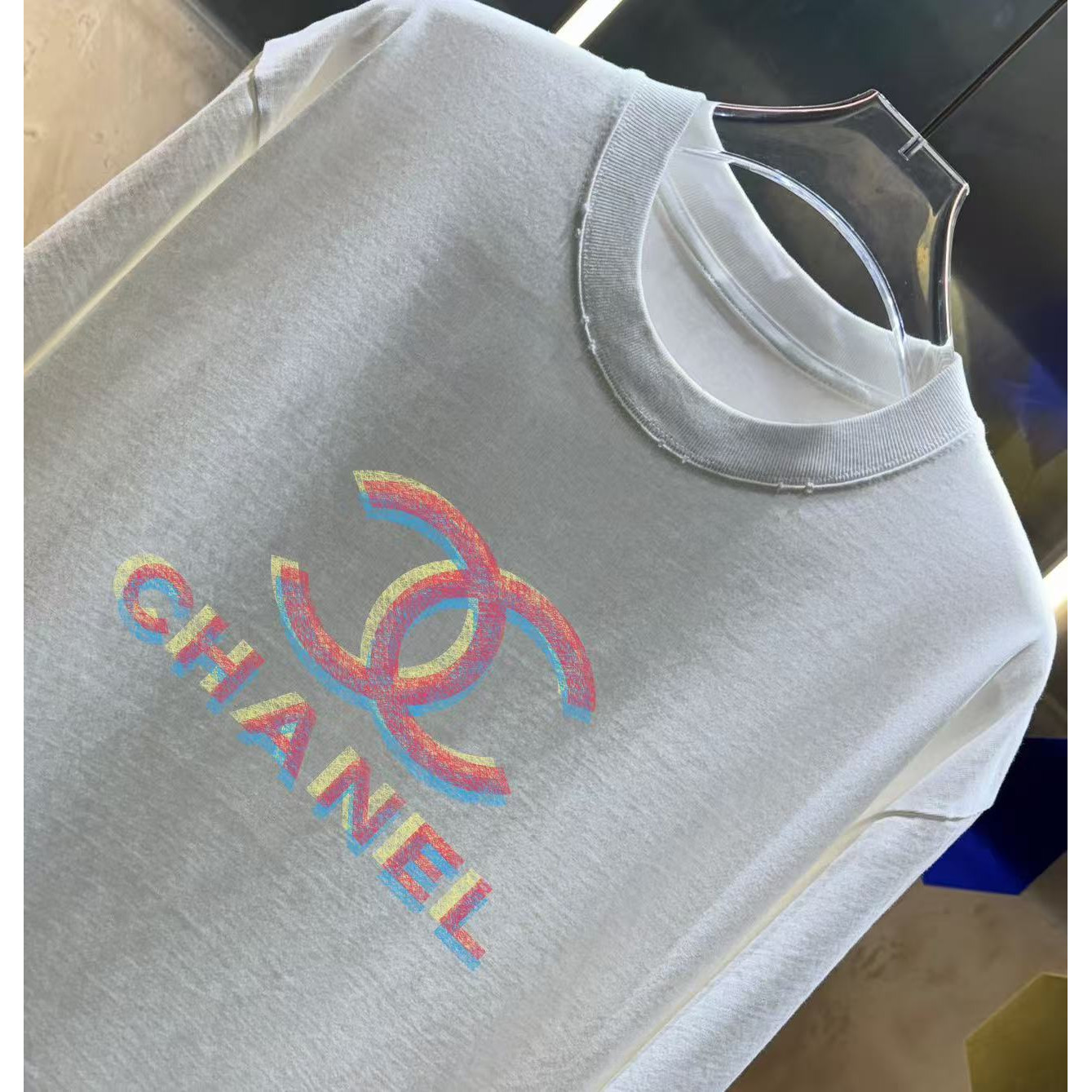 <p>CHANEL&nbsp;洗水磨破短袖T恤(洗水白)</p>
