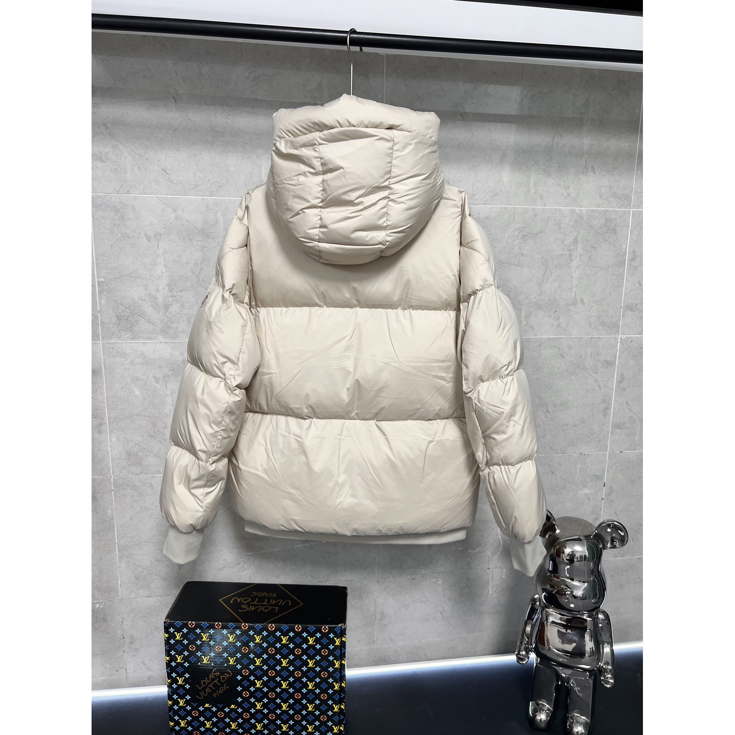 <p>Moncler 羽绒服 (白)</p>