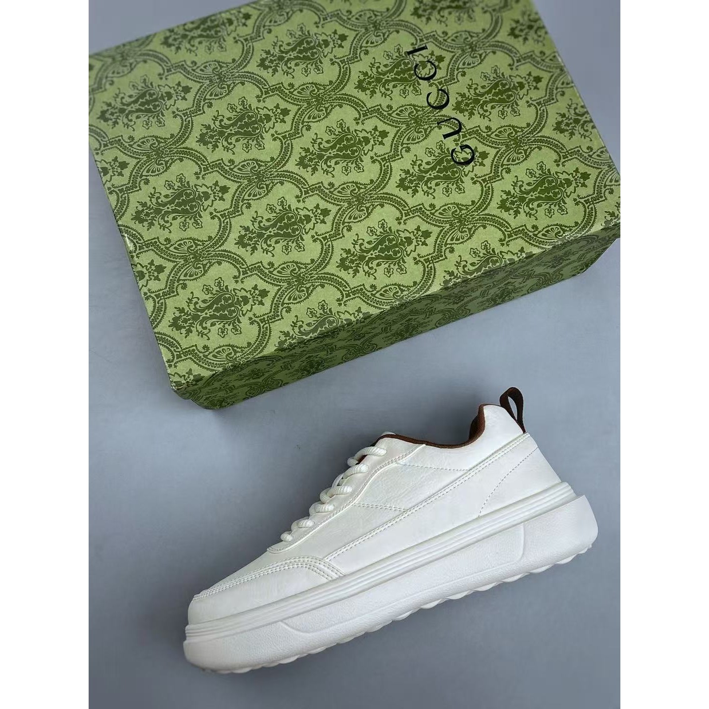 <p>Gucci Screener 休闲潮鞋(白)</p>