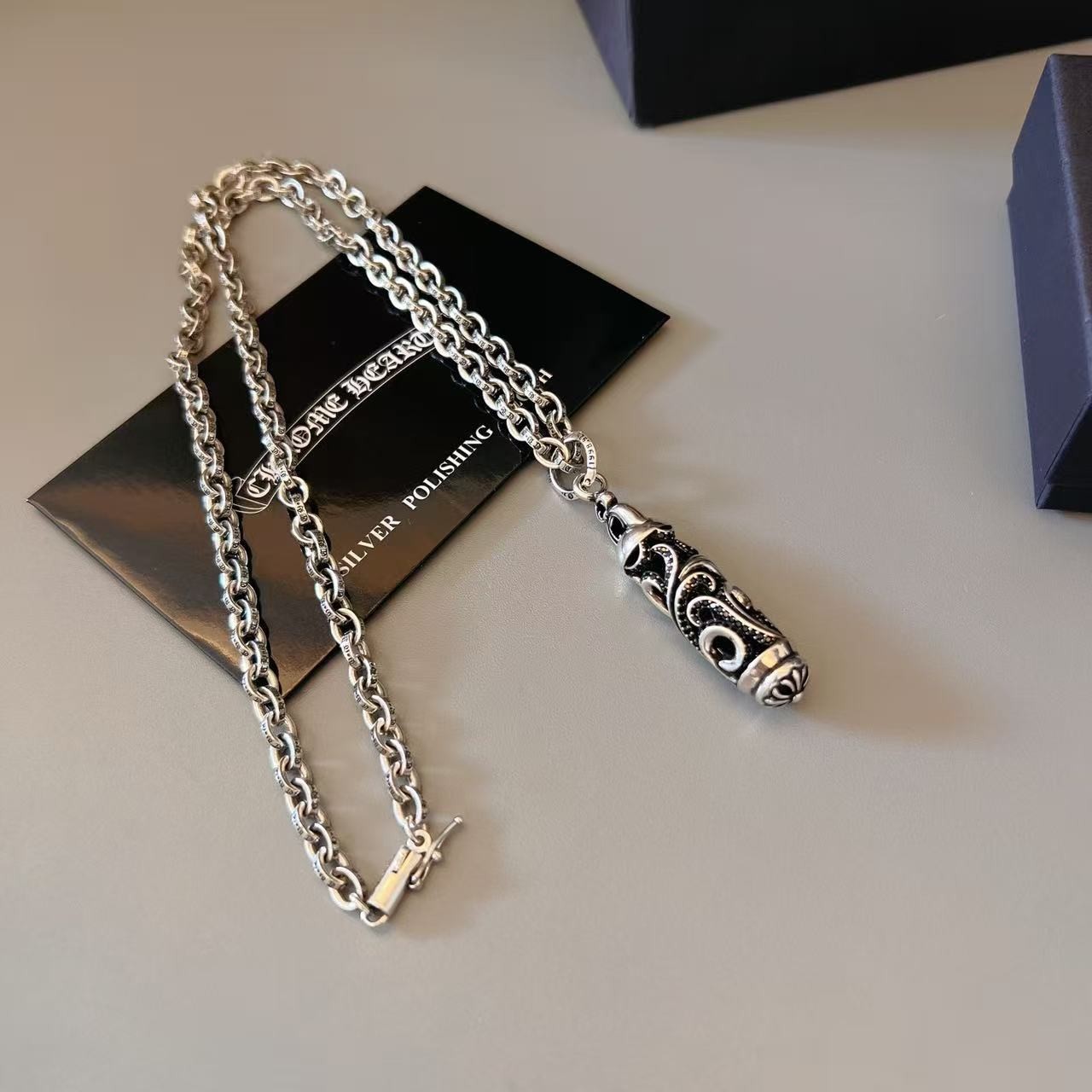 <p>CHROME HEARTS 項鍊</p>