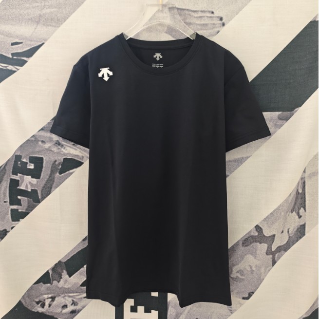 <p>DESCENTE 經典款短袖T恤</p>