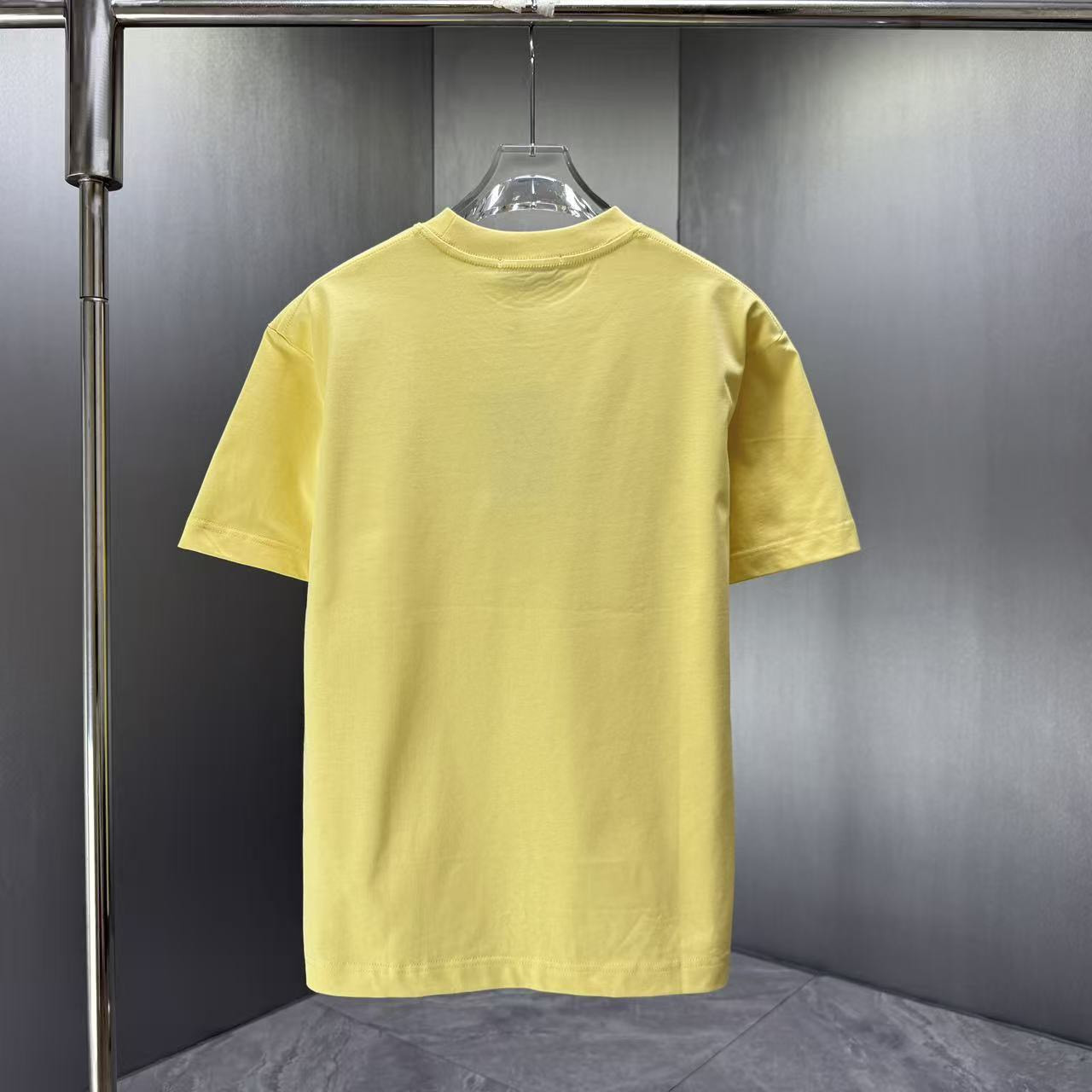 <p>LOEWE 短袖T恤(黃)</p>