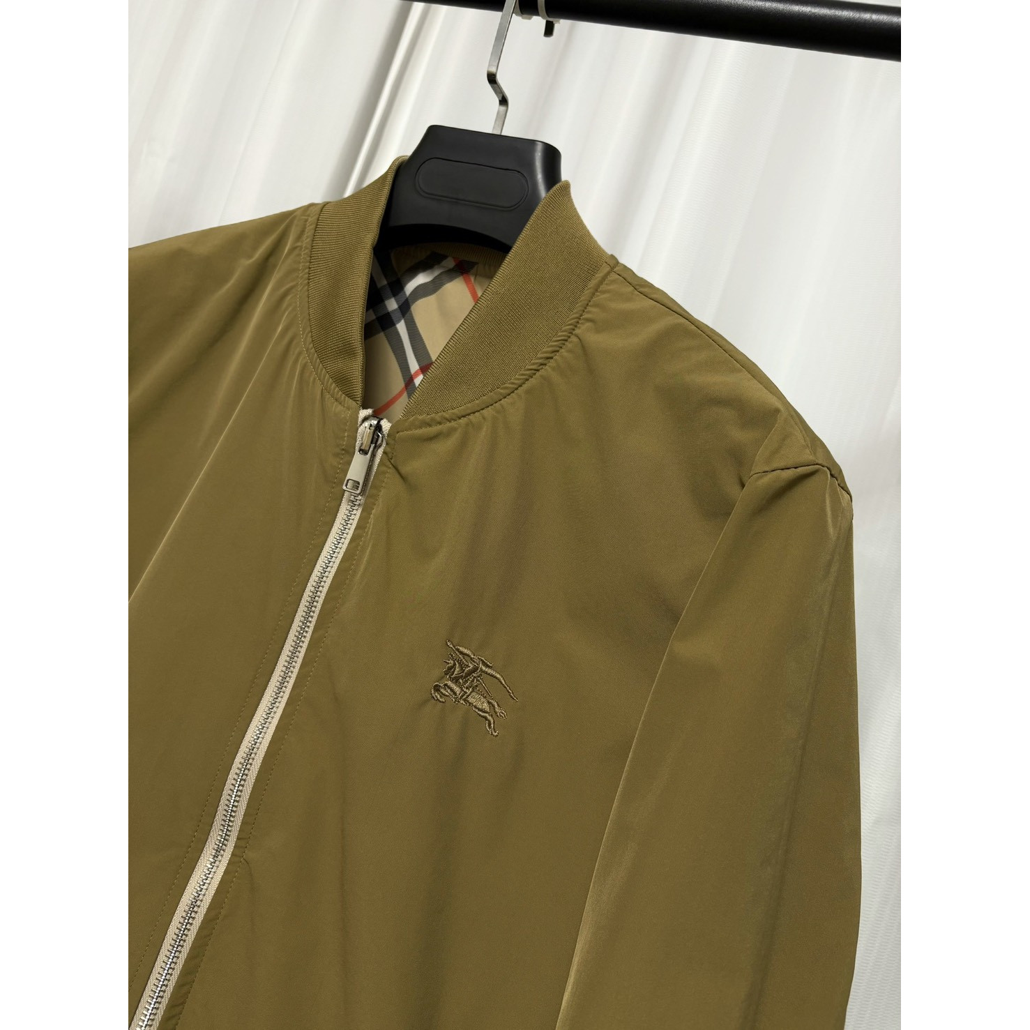 <p>Burberry 双面穿夹克外套</p>