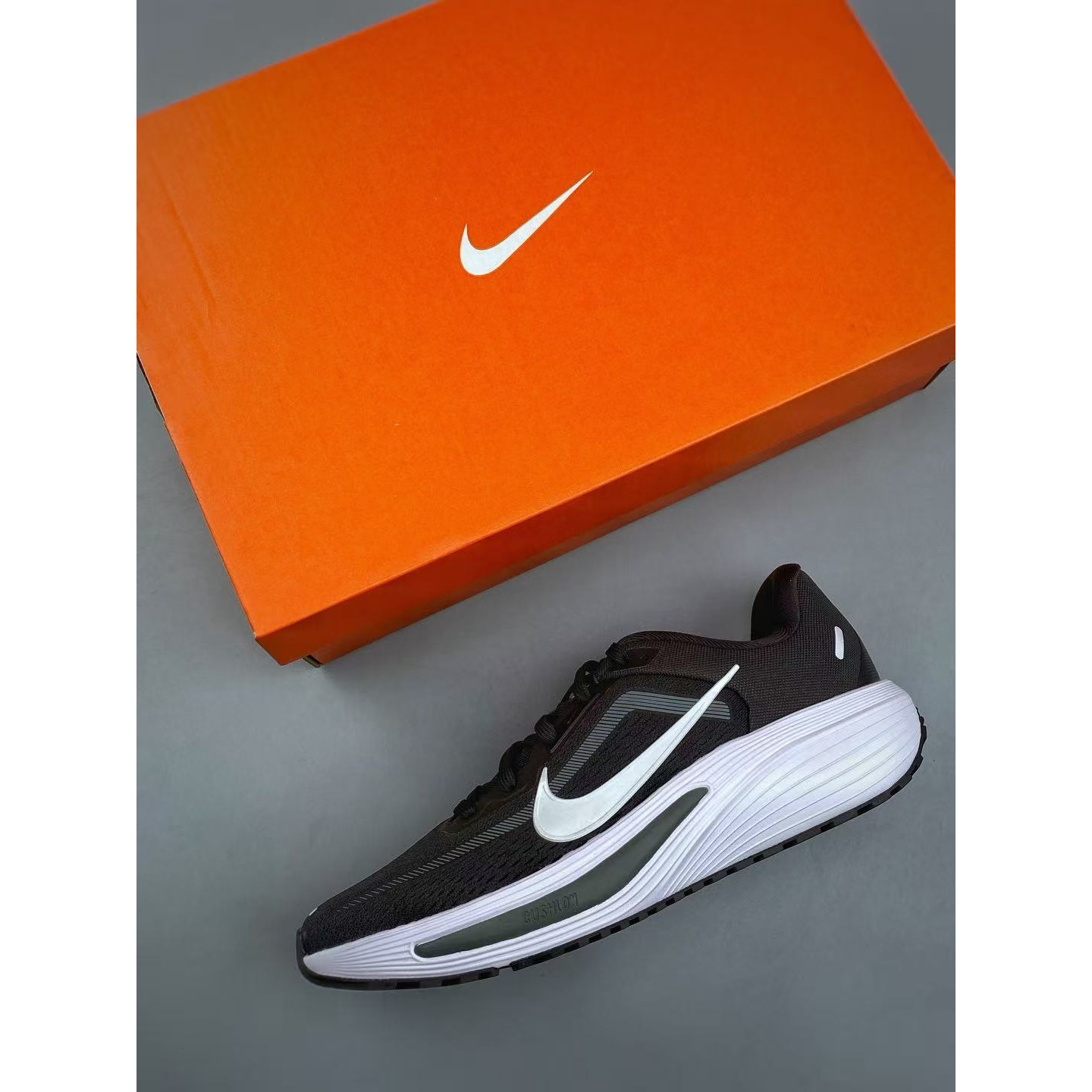 <p>Nike Quest 7 休闲慢跑鞋(黑)&nbsp;</p>