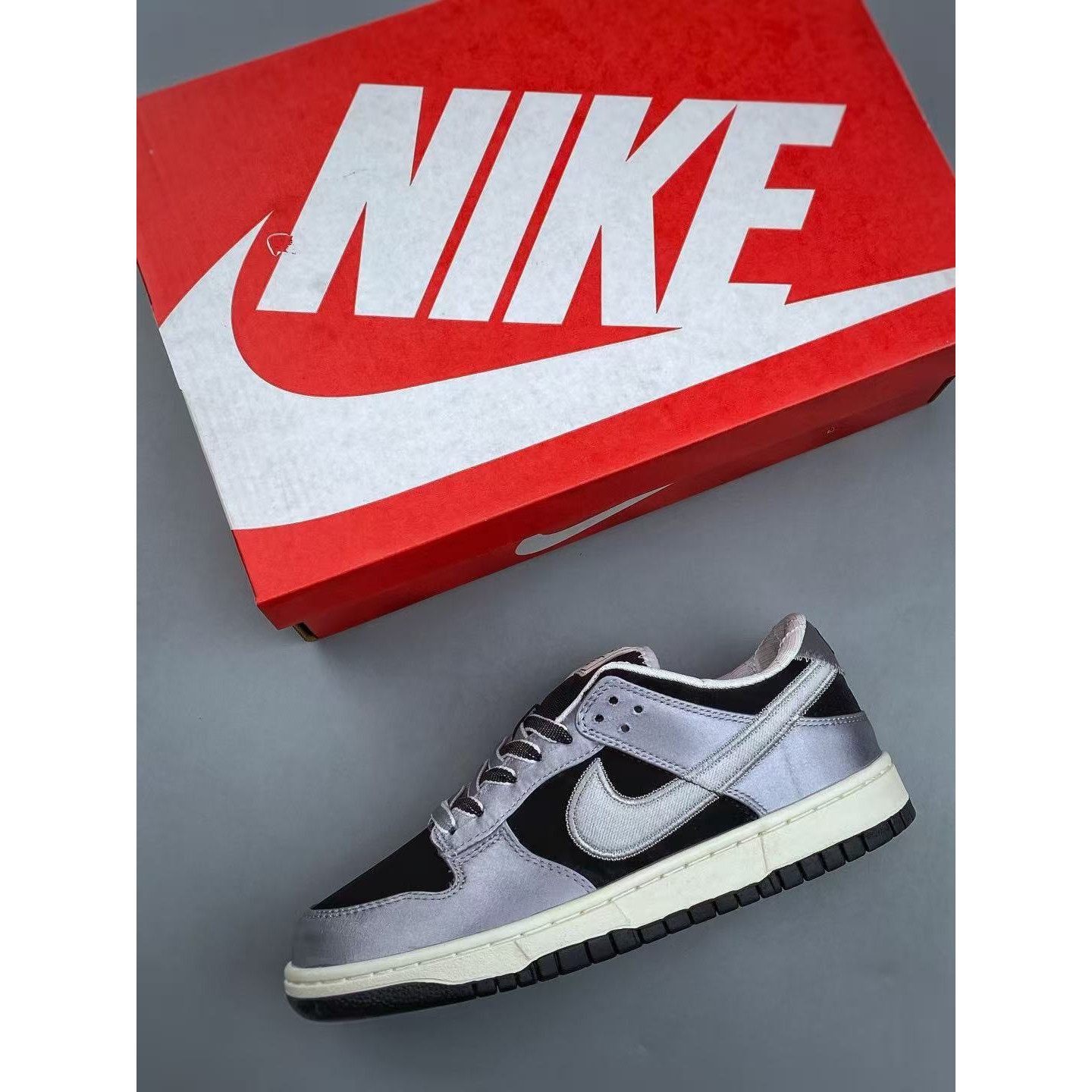 <p>Nike Dunk Low 低帮休闲板鞋(黑)</p>