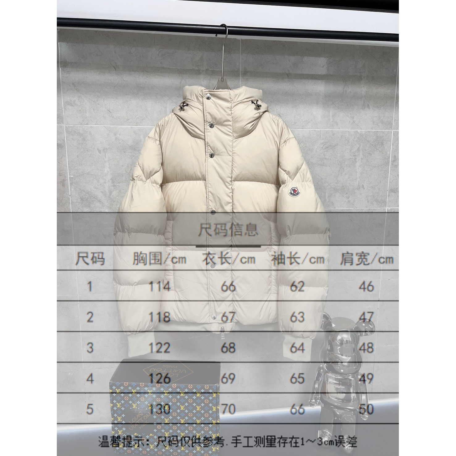 <p>Moncler 羽绒服 (白)</p>