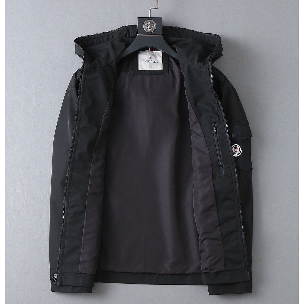 <p>MONCLER 新款男士夹克外套</p>