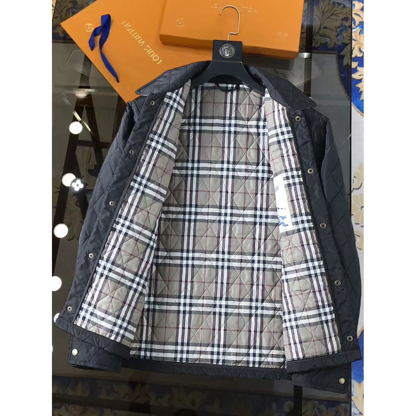 <p>BURBERRY 加厚棉服外套(黑)</p>