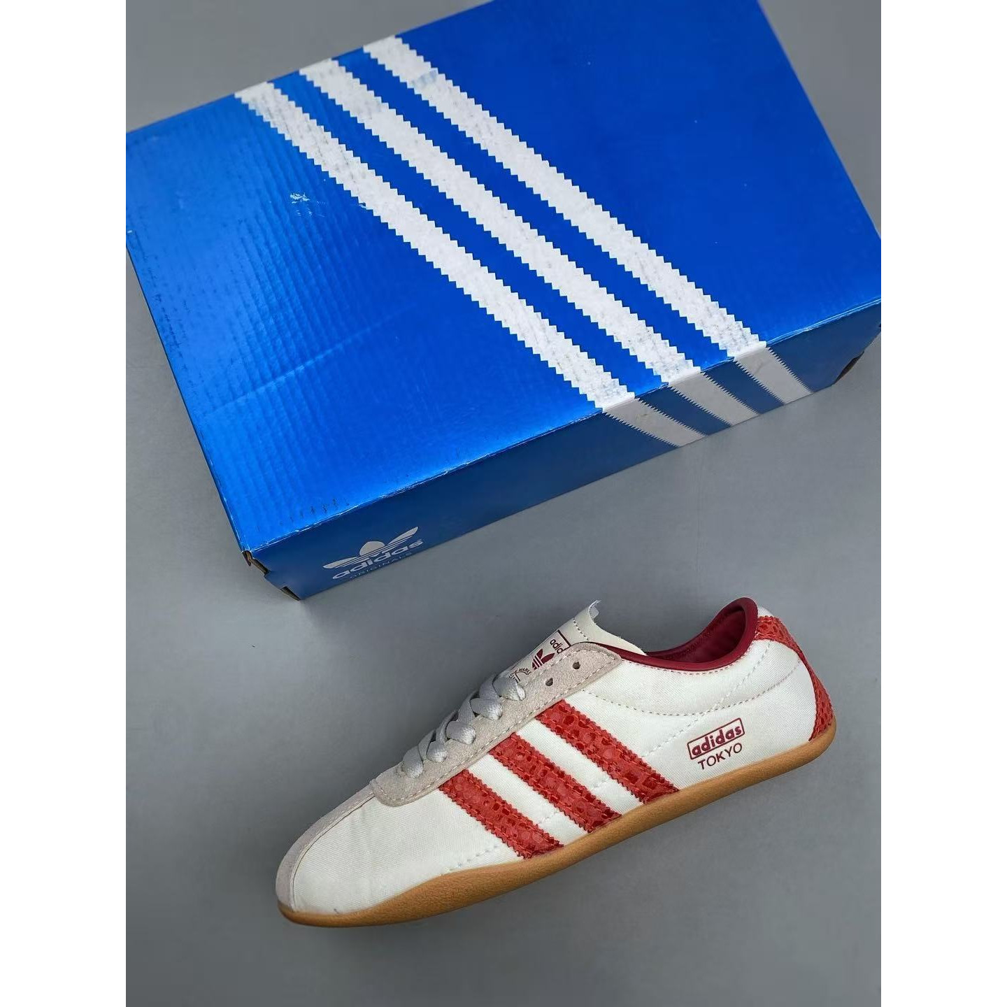 <p>Adidas Tokyo W&nbsp; 经典休闲运动鞋 (紅)</p>