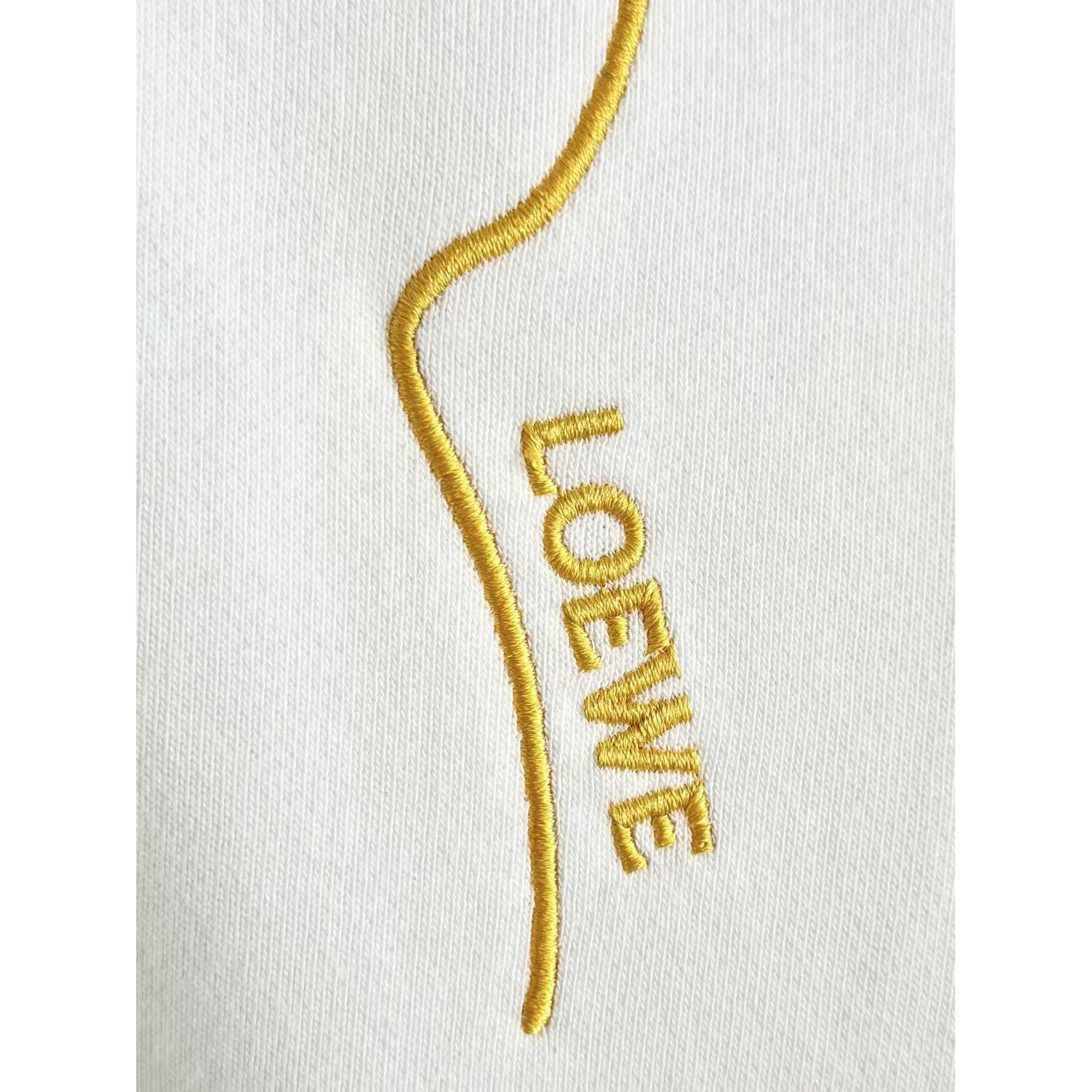 <p>LOEWE&nbsp;圆领卫衣(白)</p>