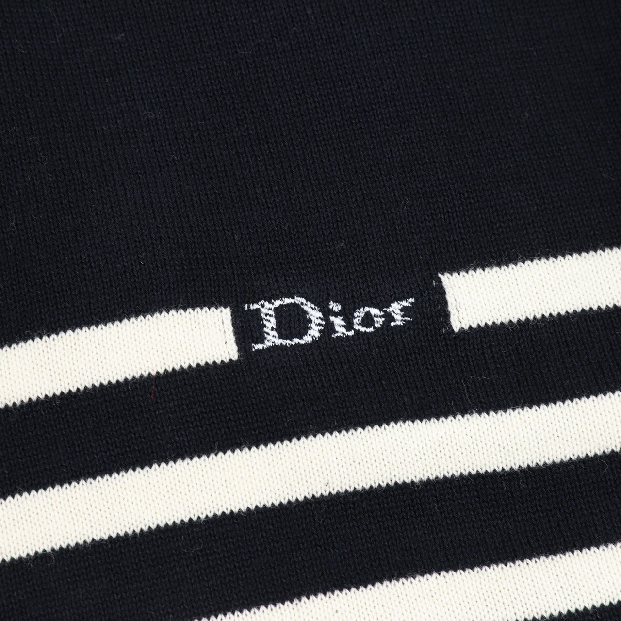 <p>DIOR 刺绣标识针织条纹毛衣<br />
&nbsp;</p>